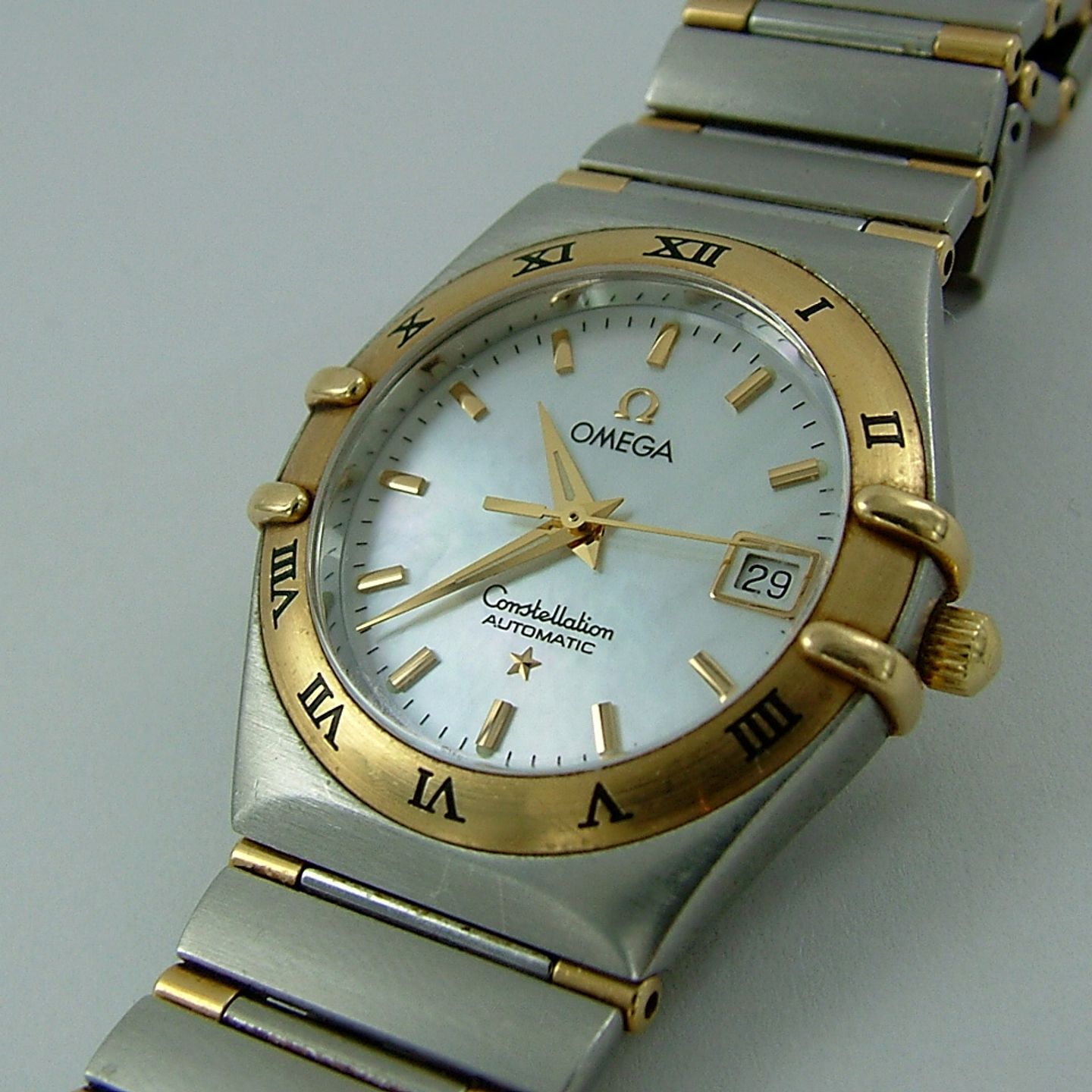 Omega Constellation - (Unknown (random serial)) - White dial 27 mm Gold/Steel case (3/6)