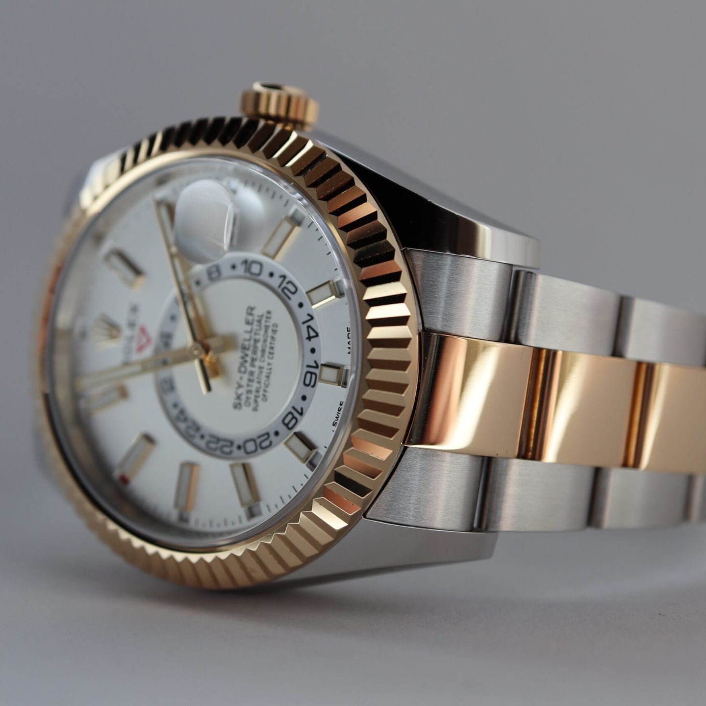 Rolex Sky-Dweller 326933 (2023) - 42 mm Gold/Steel case (3/8)