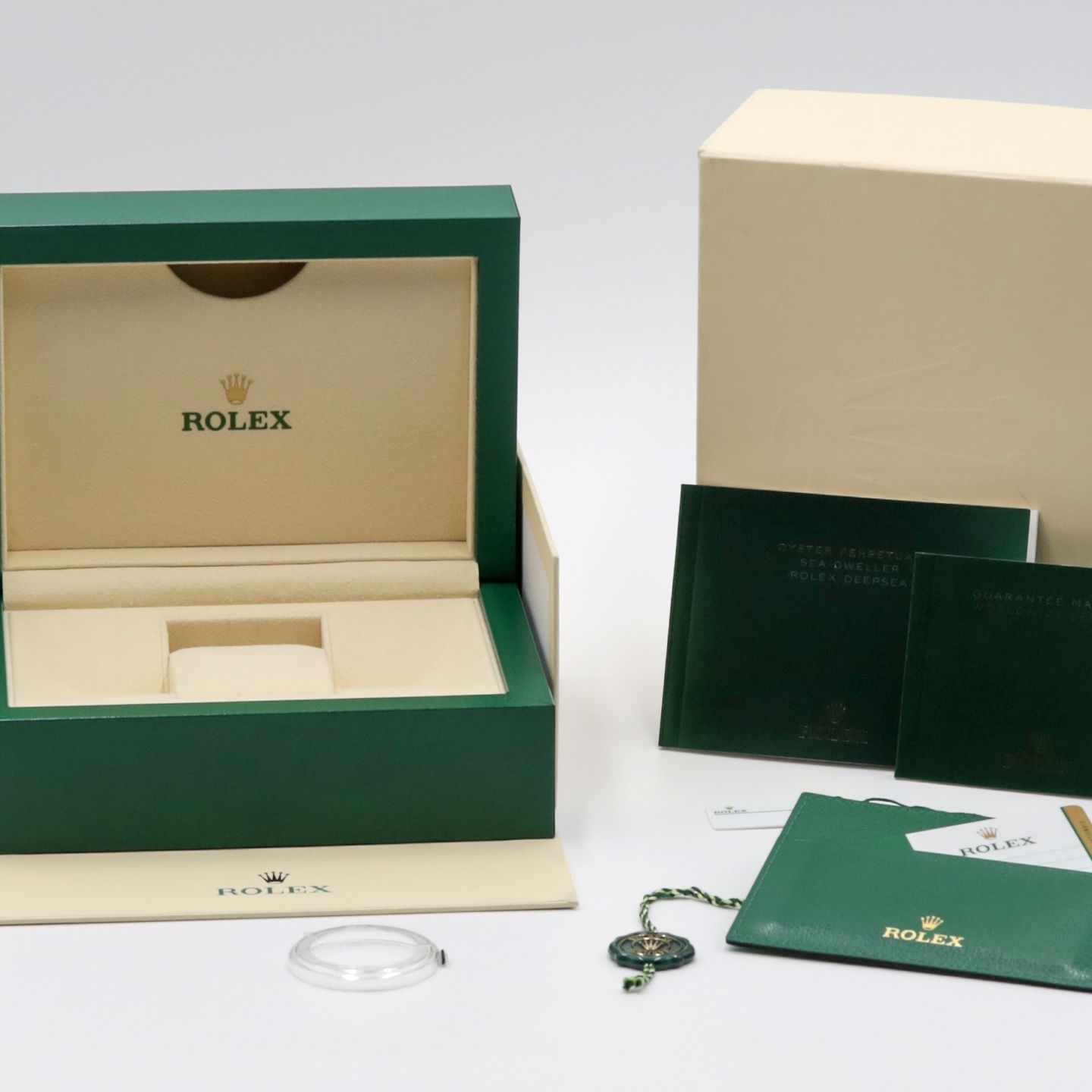 Rolex Sea-Dweller 126603 (Unknown (random serial)) - Black dial 43 mm Gold/Steel case (8/8)