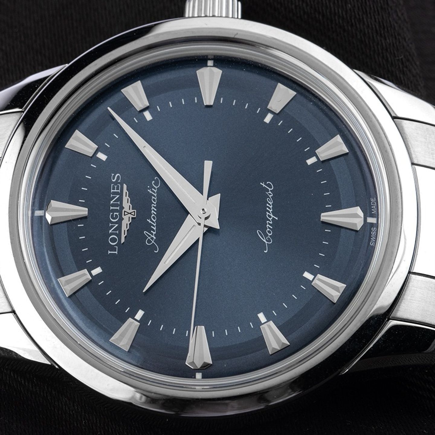Longines Conquest Heritage L1.650.4.92.6 (2026) - Blue dial 40 mm Steel case (3/8)