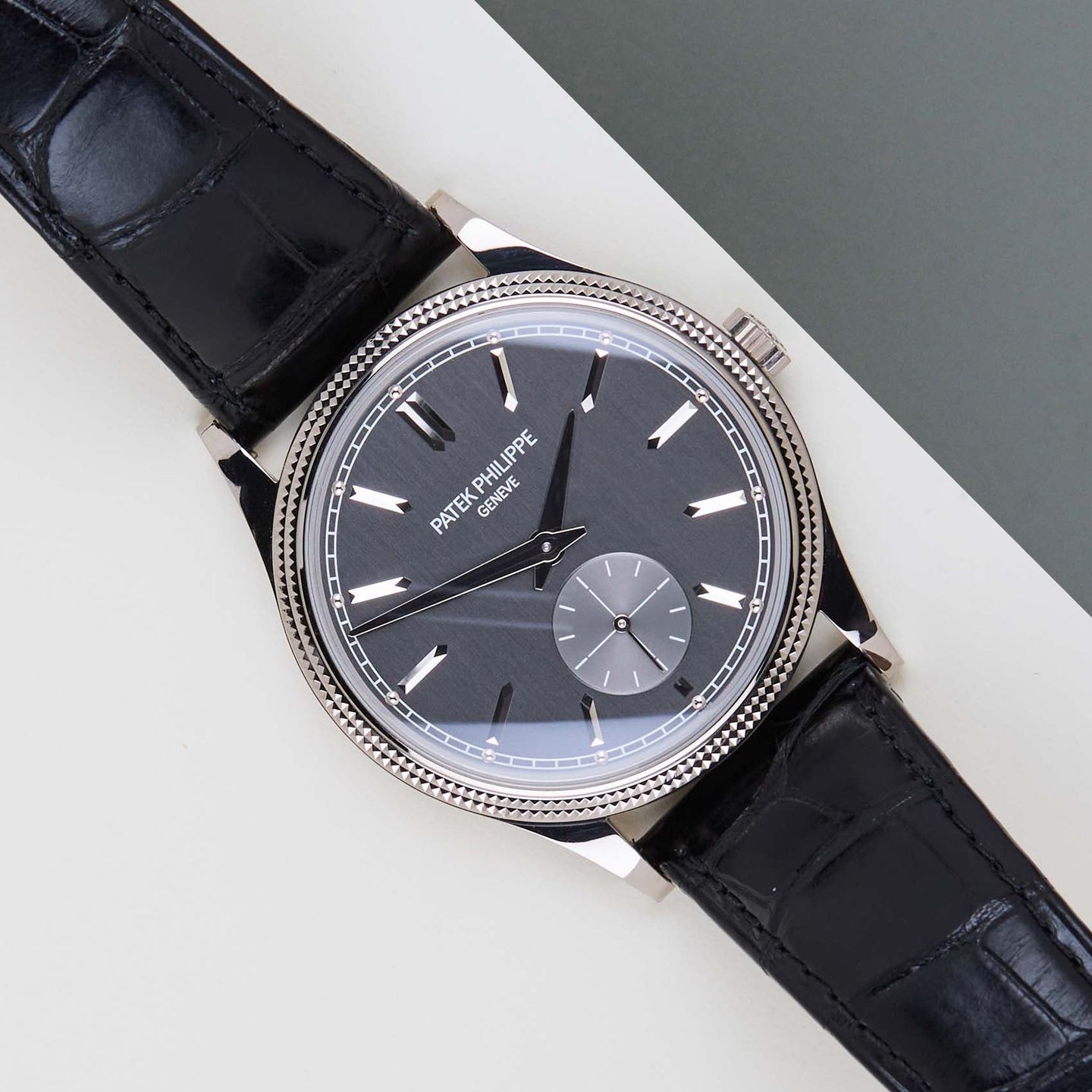 Patek Philippe Calatrava 6119G-001 (2023) - Grey dial 39 mm White Gold case (1/8)