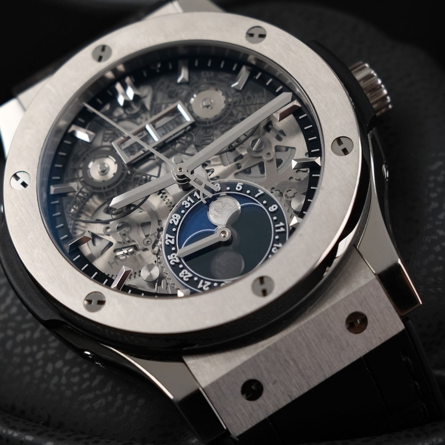 Hublot Classic Fusion Aerofusion 547.NX.0170.LR (2023) - Transparent dial 42 mm Titanium case (4/8)