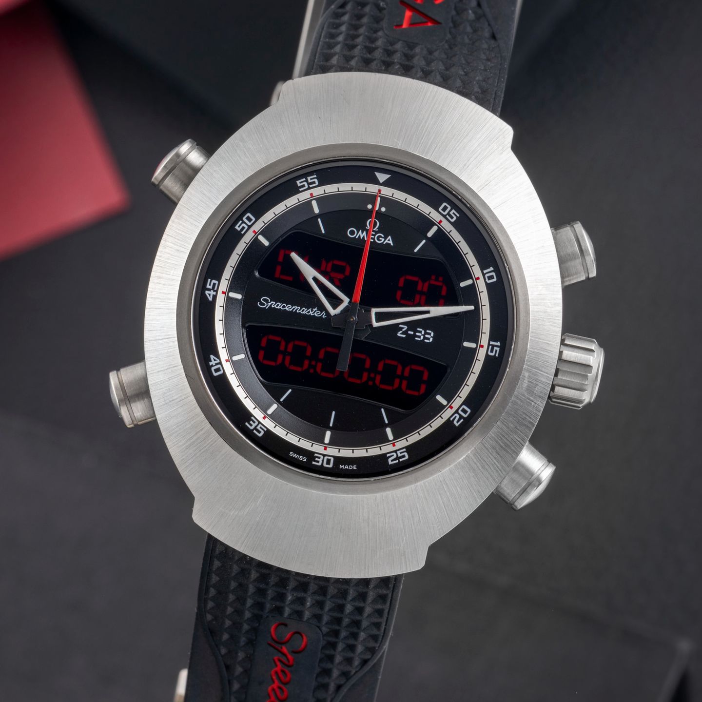 Omega Speedmaster Spacemaster Z-33 325.92.43.79.01.001 (Unknown (random serial)) - Black dial 43 mm Titanium case (3/8)