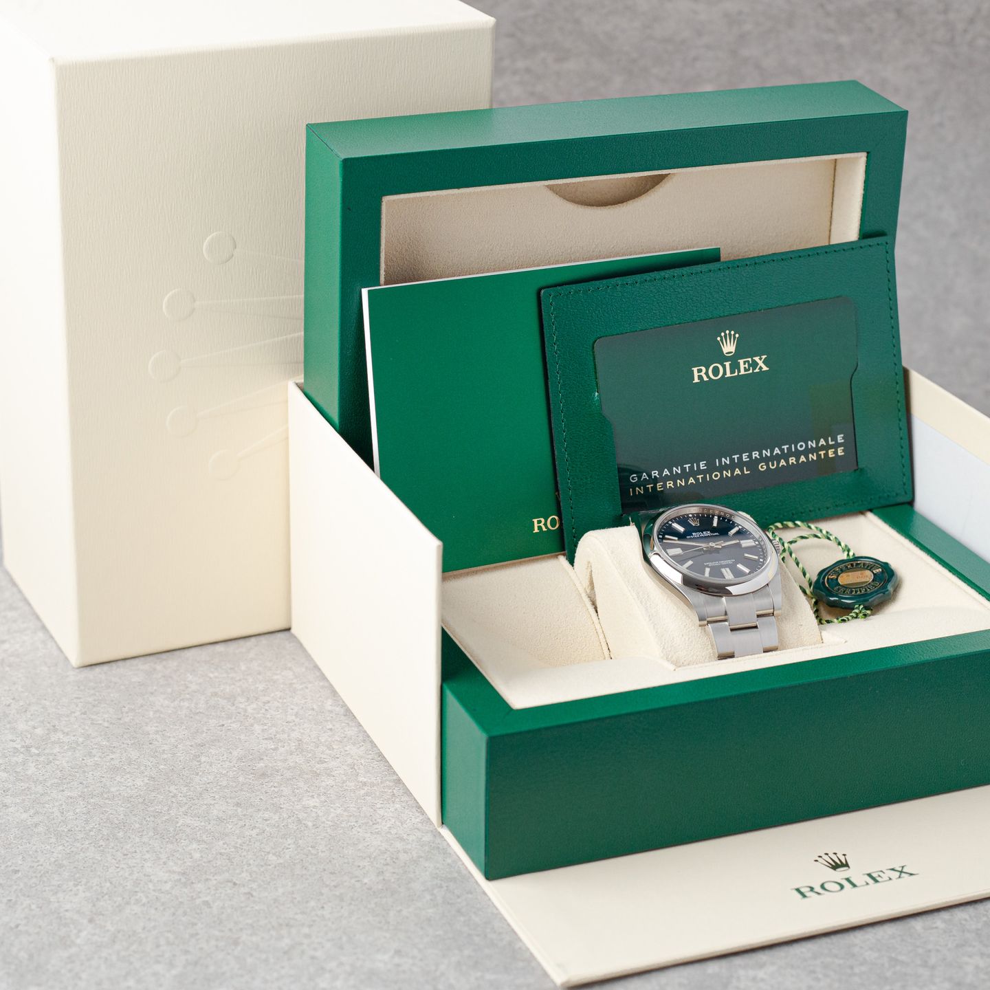 Rolex Oyster Perpetual 41 124300 (2022) - 41 mm Steel case (3/8)