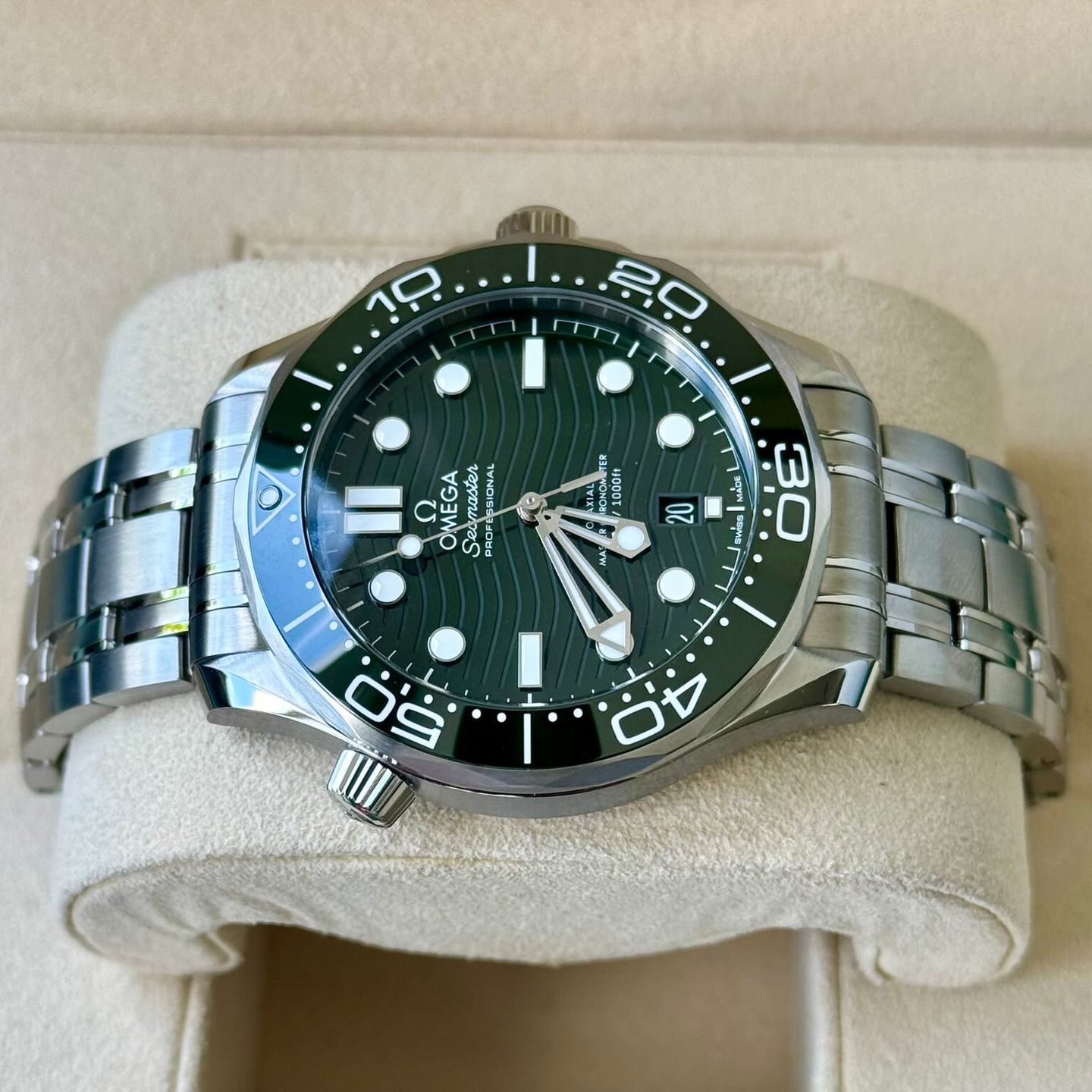 Omega Seamaster Diver 300 M 210.30.42.20.10.001 (2024) - Green dial 42 mm Steel case (5/7)