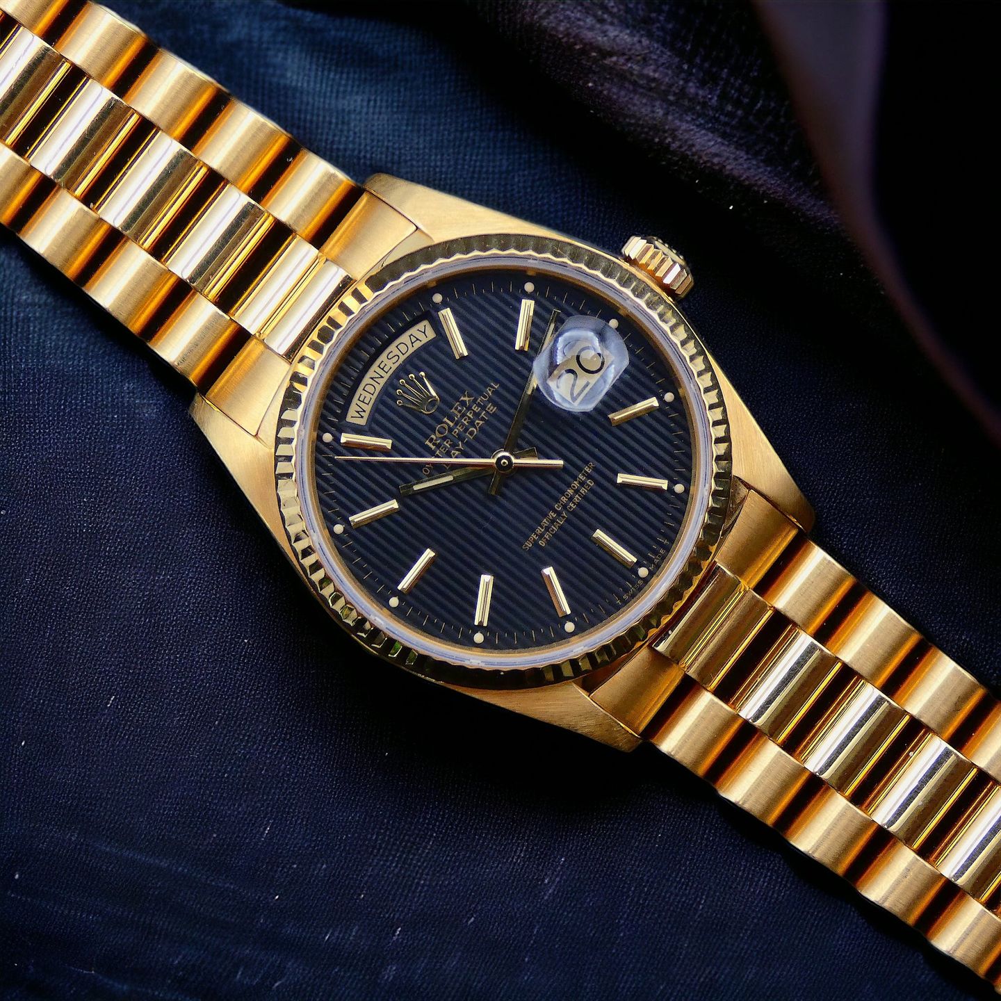 Rolex Day-Date 36 18038 (1984) - Black dial 36 mm Yellow Gold case (1/4)