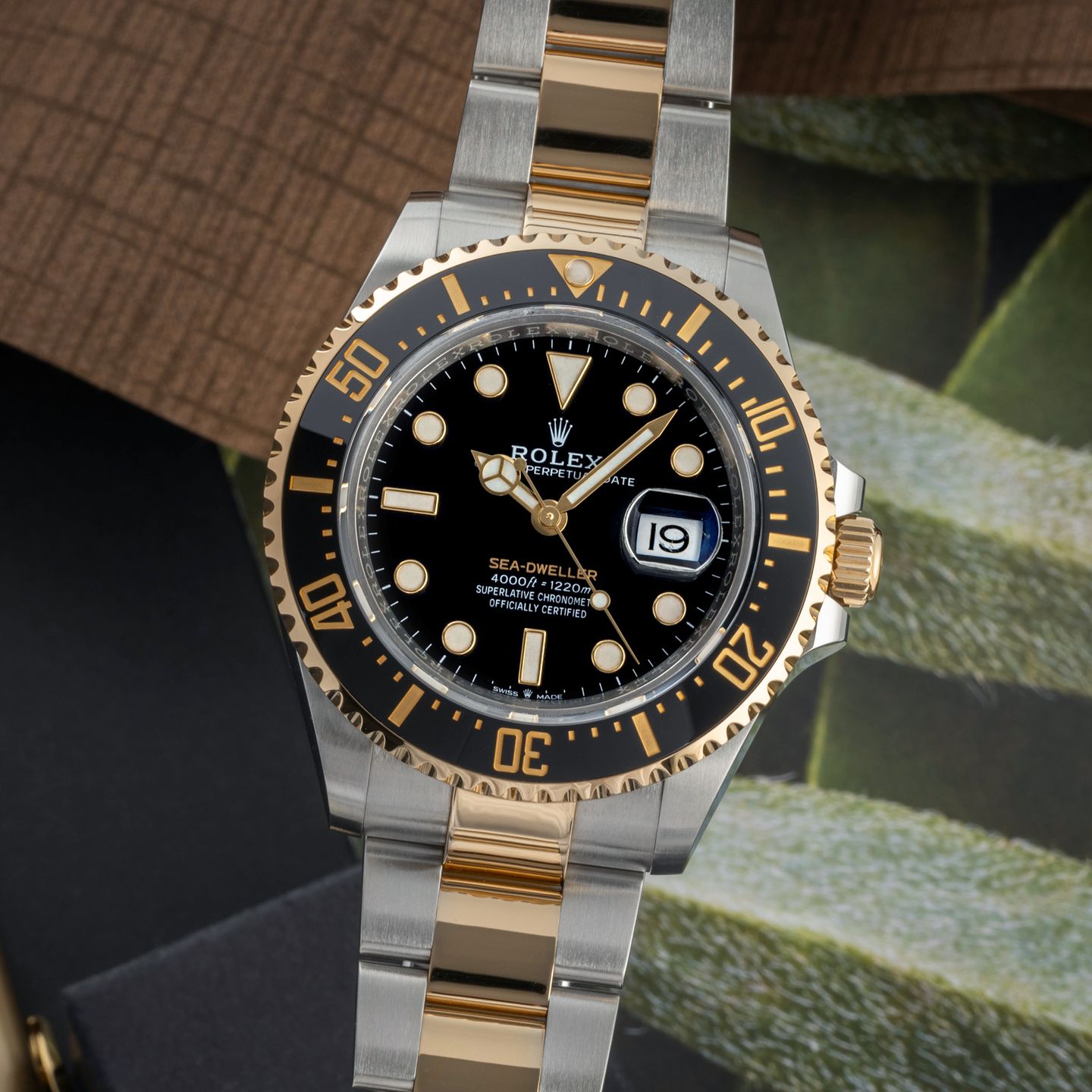 Rolex Sea-Dweller 126603 (Unknown (random serial)) - Black dial 43 mm Gold/Steel case (3/8)