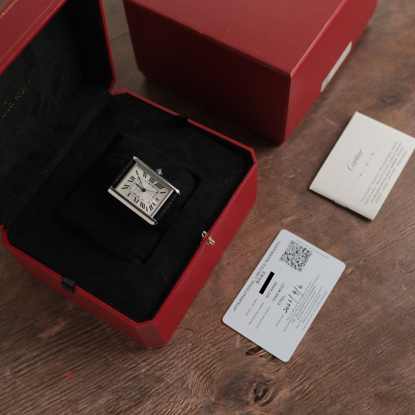 Cartier Tank WSTA0040 (2023) - Zilver wijzerplaat 41mm Staal (2/4)