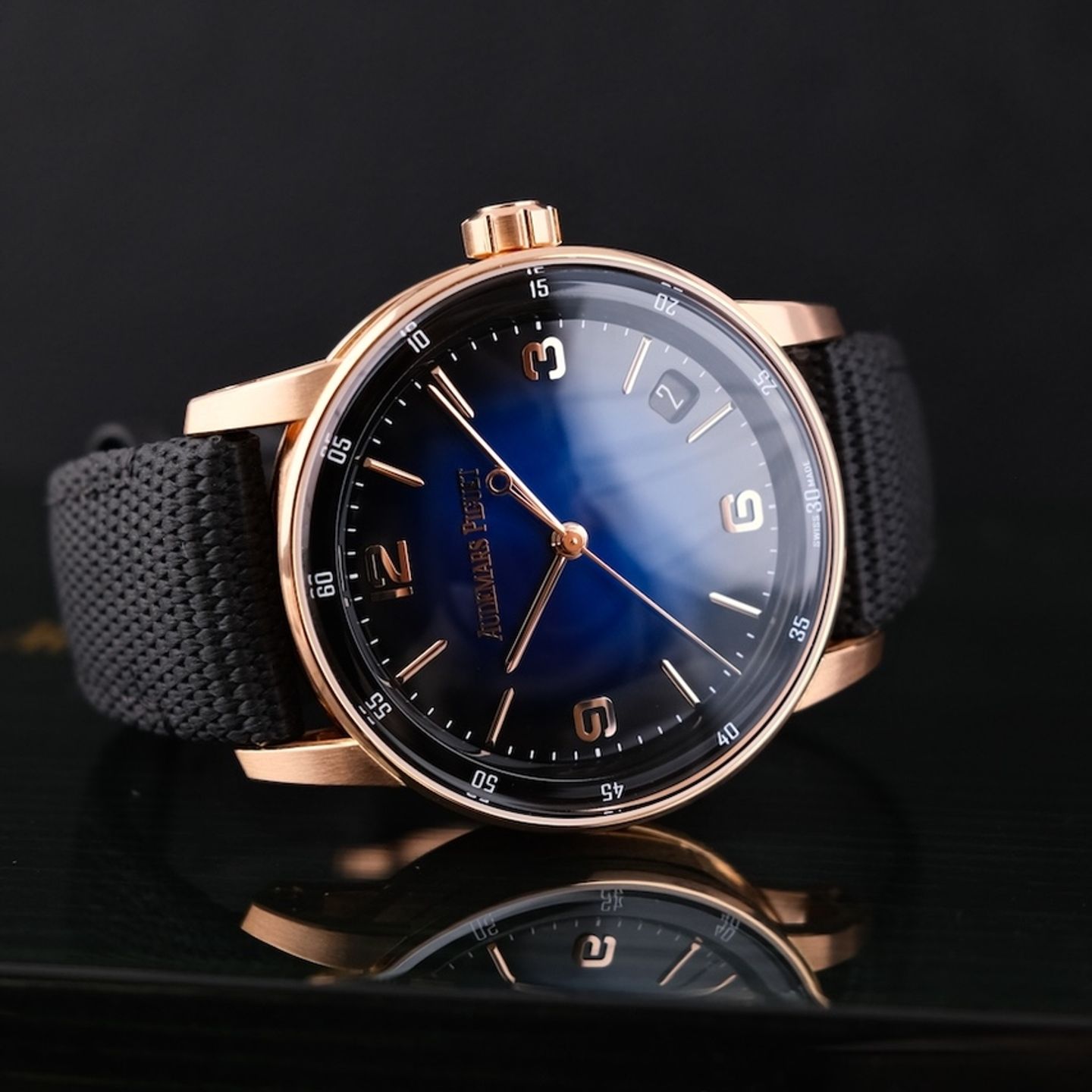 Audemars Piguet CODE 11.59 15210OR.OO.A002KB.03 (2022) - Blue dial 41 mm Rose Gold case (3/8)