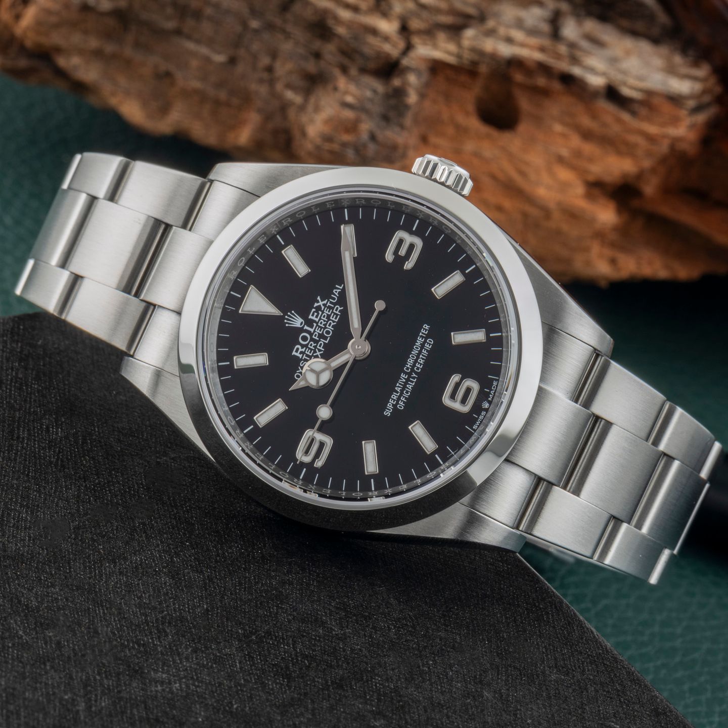 Rolex Explorer 124270 (2021) - Black dial 36 mm Steel case (2/8)