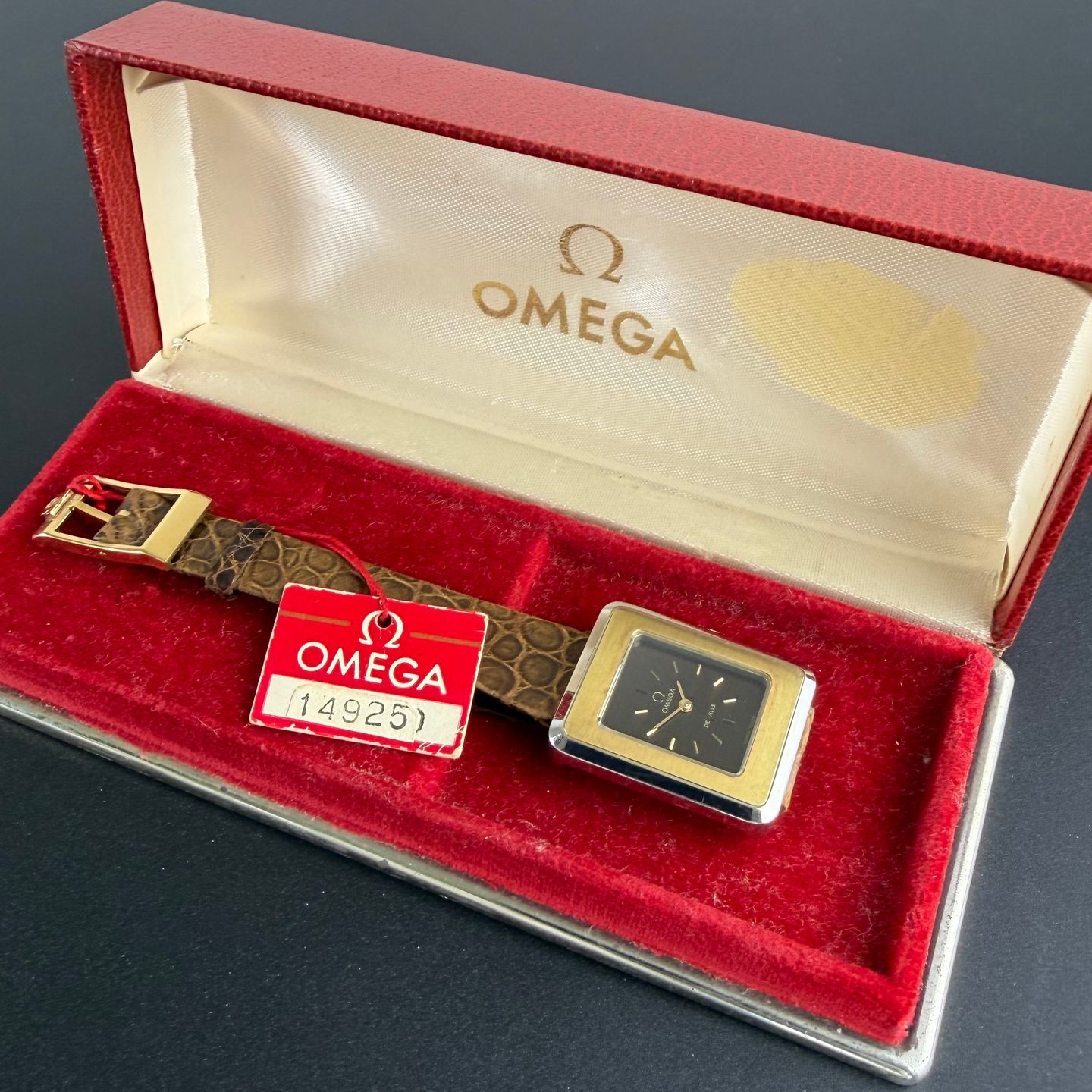 Omega De Ville 511.0511 (1975) - Black dial 23 mm Gold/Steel case (3/8)