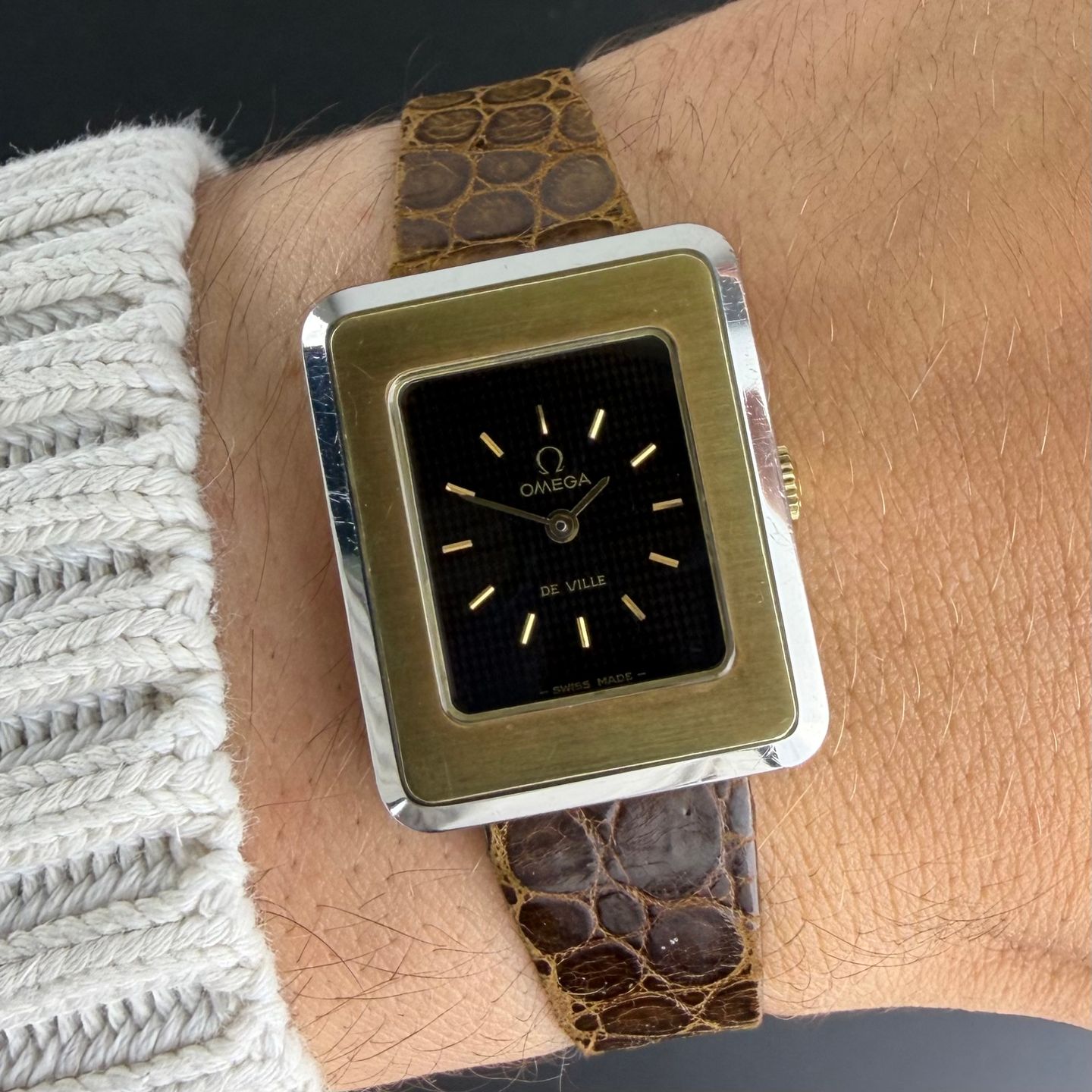 Omega De Ville 511.0511 (1975) - Black dial 23 mm Gold/Steel case (2/8)