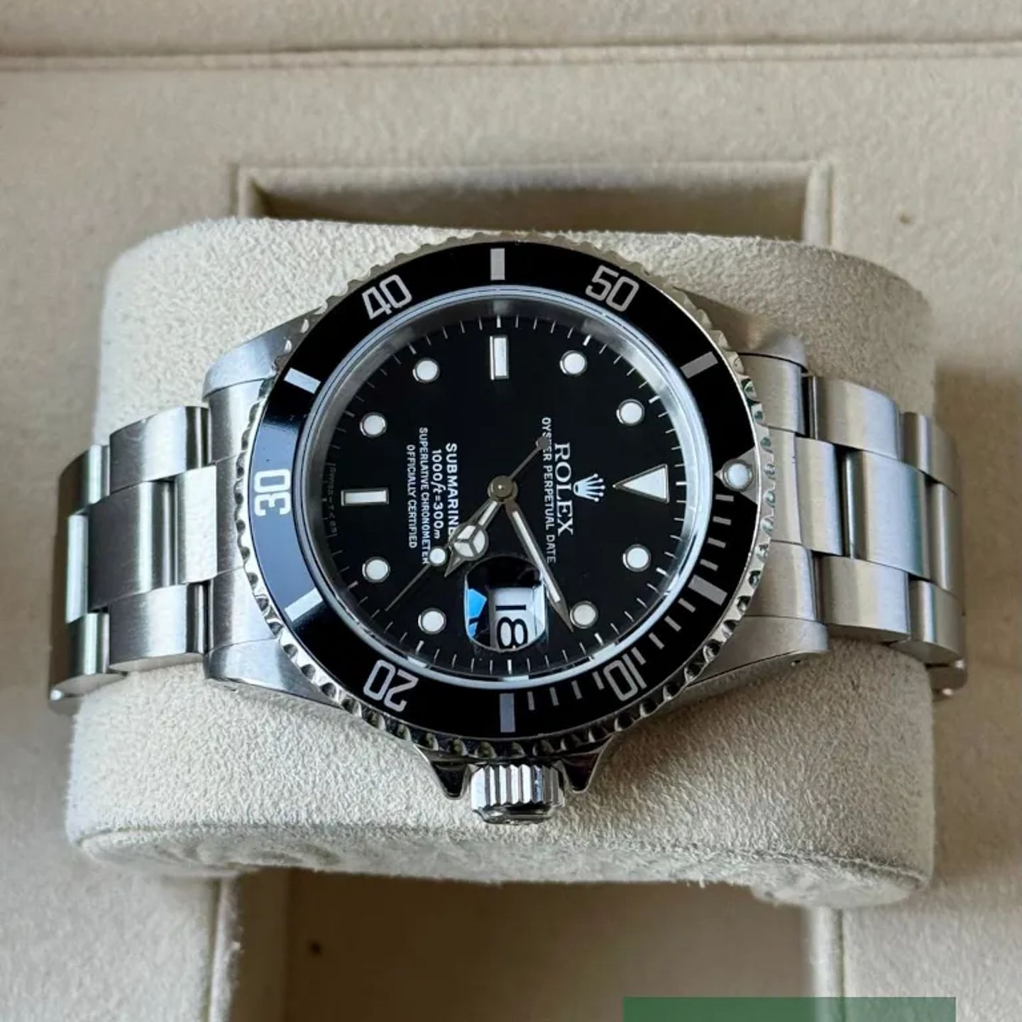 Rolex Submariner Date 16610 (1991) - Black dial 40 mm Steel case (4/7)
