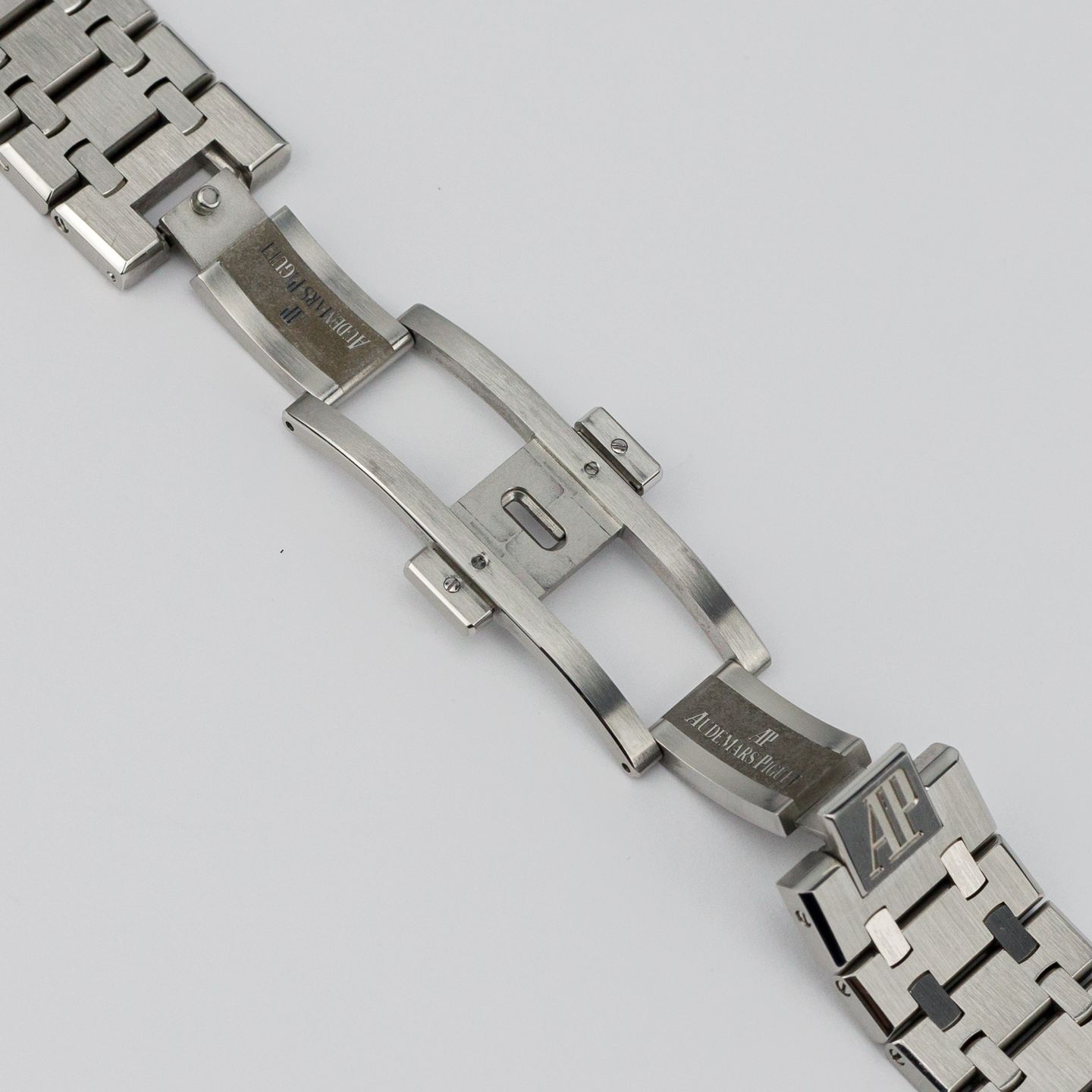 Audemars Piguet Royal Oak Dual Time 26120ST.OO.1220ST.01 (2012) - Silver dial 39 mm Steel case (8/8)