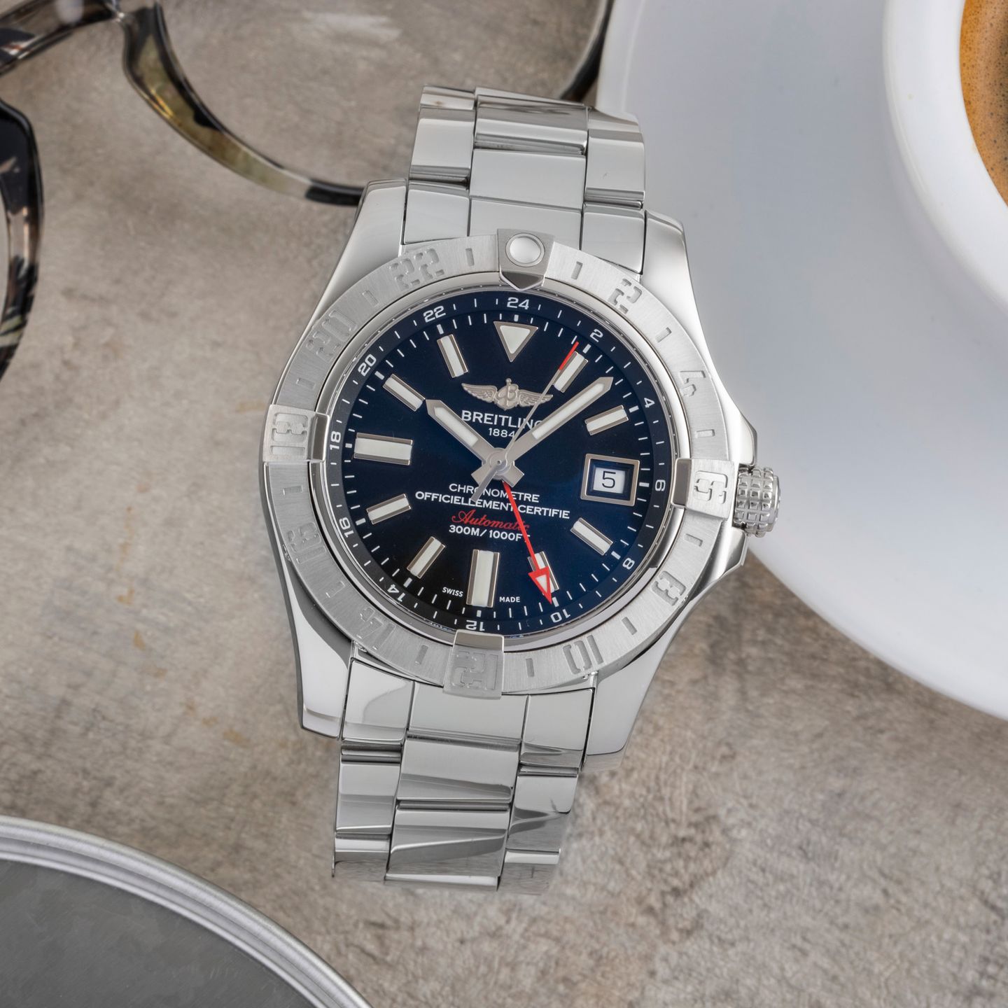 Breitling Avenger II GMT A32390111B1A1 (Onbekend (willekeurig serienummer)) - Zwart wijzerplaat 43mm Staal (1/8)