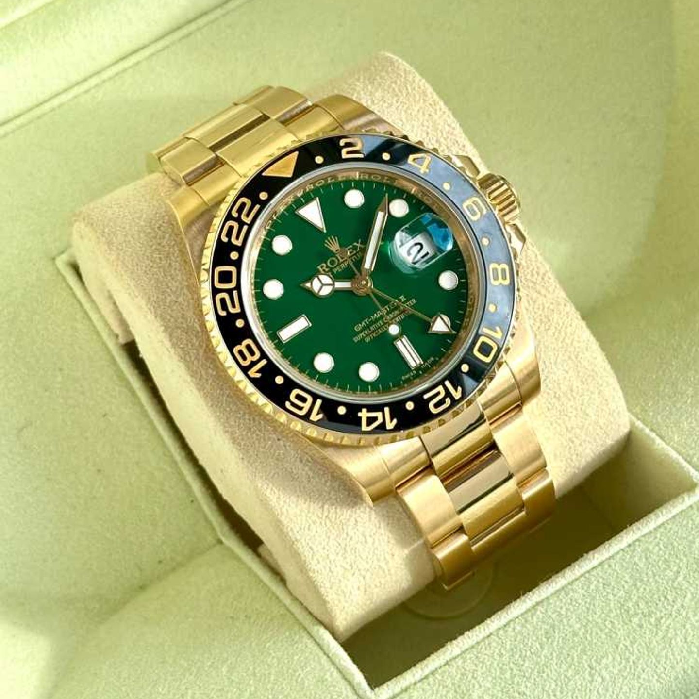 Rolex GMT-Master II 116718LN (2009) - Green dial 40 mm Yellow Gold case (3/8)