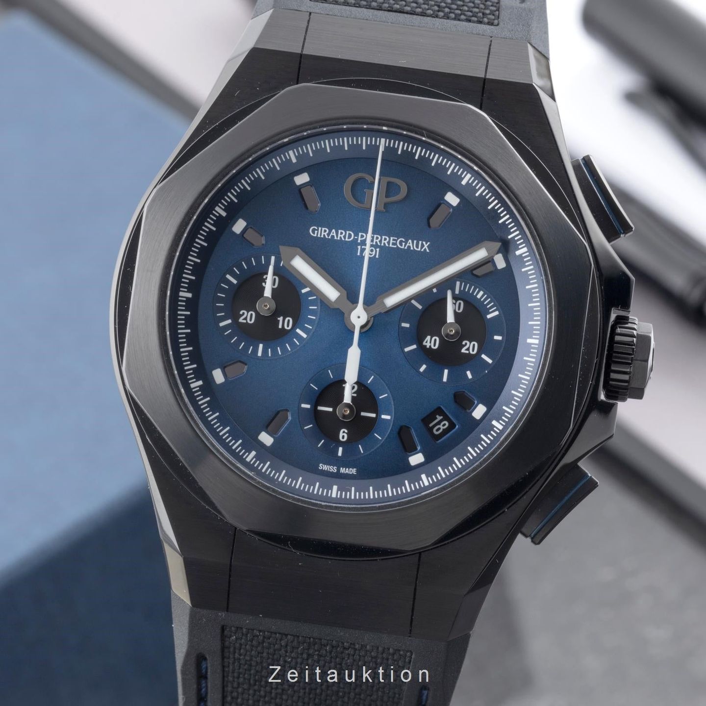 Girard-Perregaux Laureato 81060-21-491-FH6A (Onbekend (willekeurig serienummer)) - 45mm Titanium (1/8)