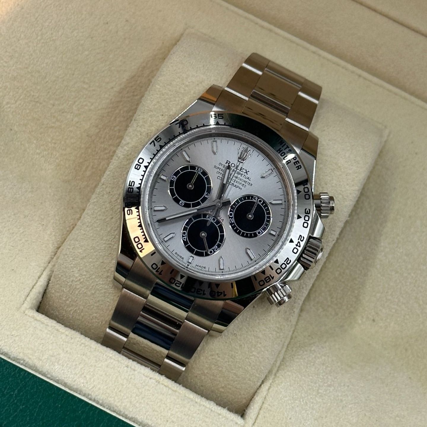 Rolex Daytona 126509 (2024) - Silver dial 40 mm White Gold case (8/8)