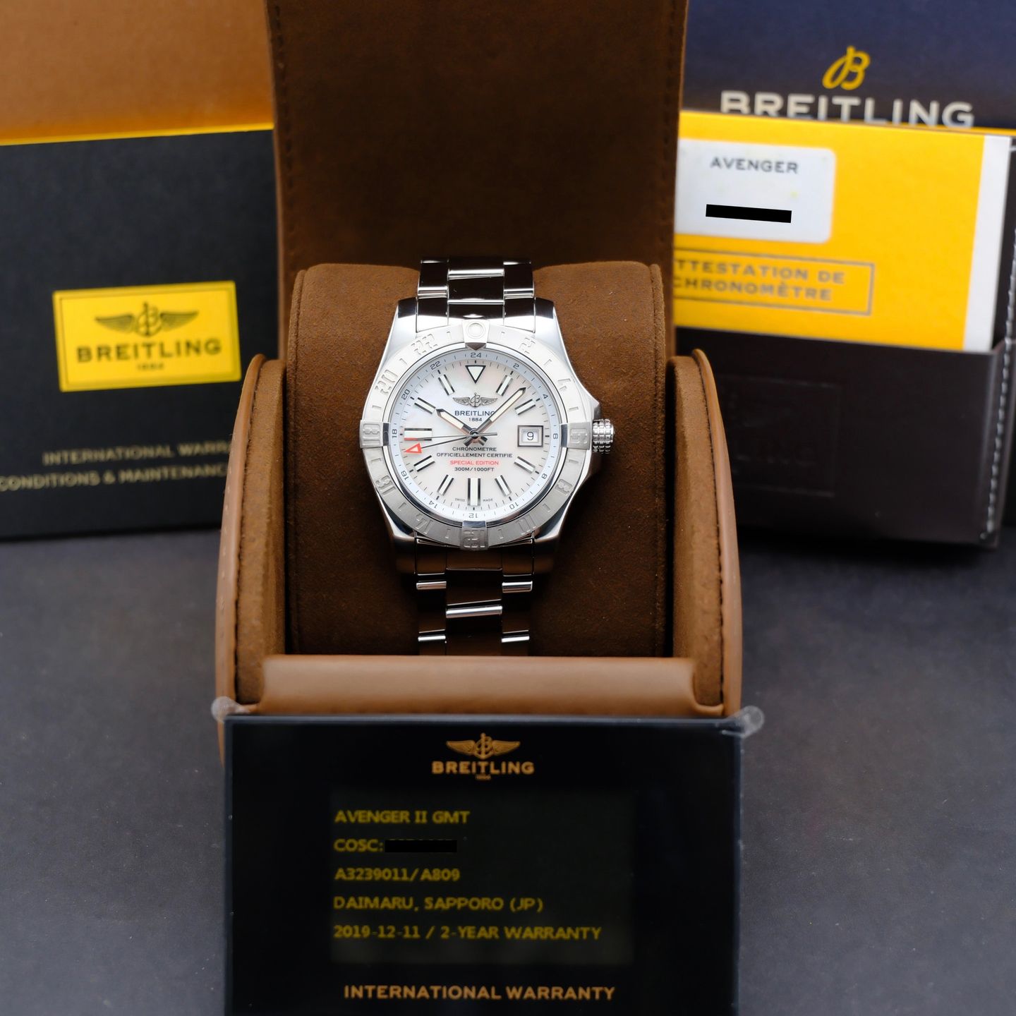 Breitling Avenger II GMT A32390 - (3/8)