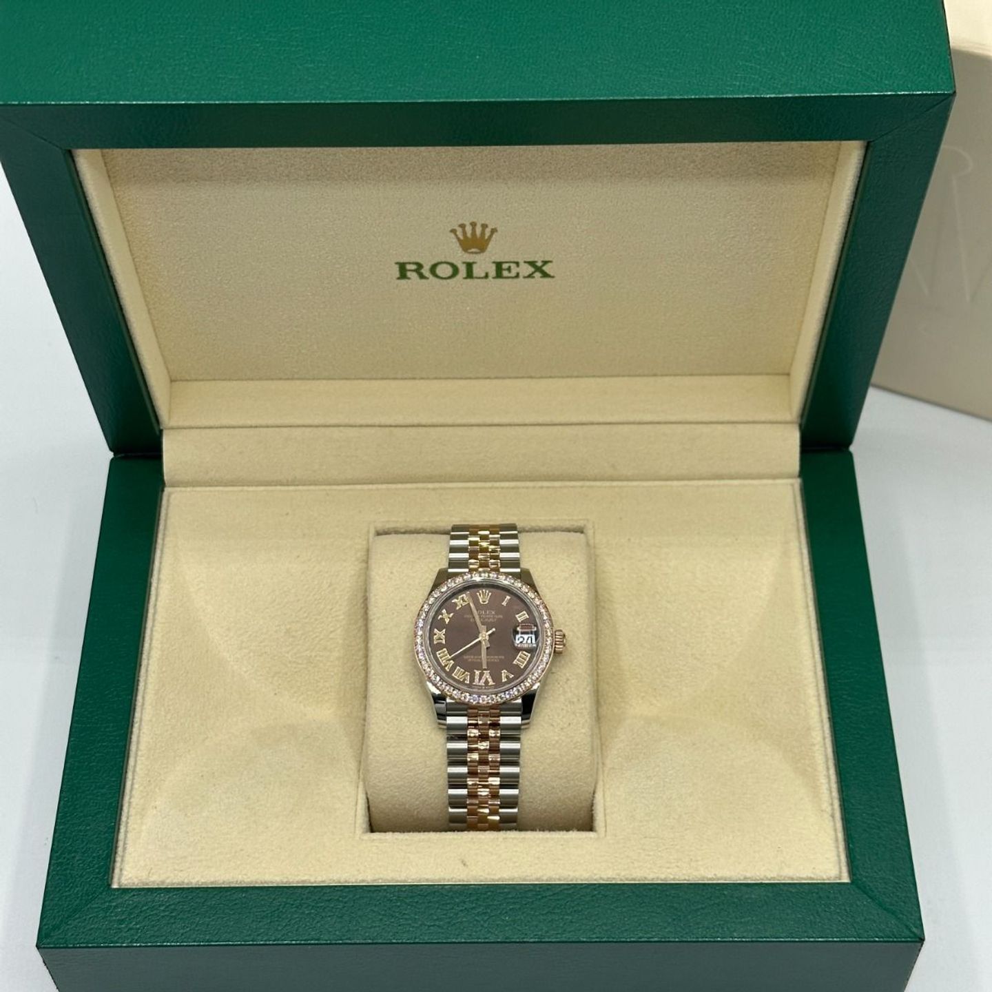 Rolex Datejust 31 278381RBR (2024) - Gold dial 31 mm Steel case (4/8)