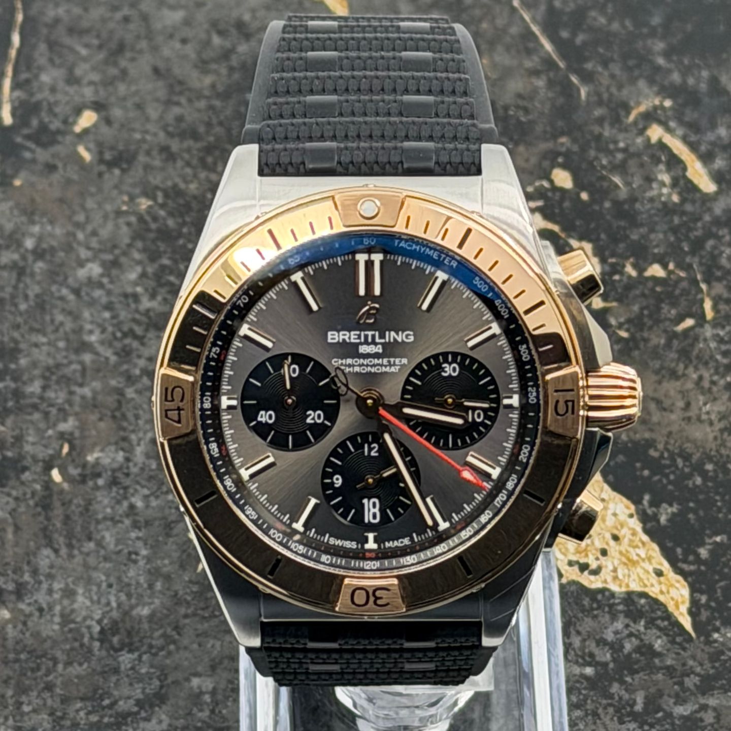 Breitling Chronomat 42 UB0134101B1S1 (2026) - Green dial 43 mm Gold/Steel case (2/8)