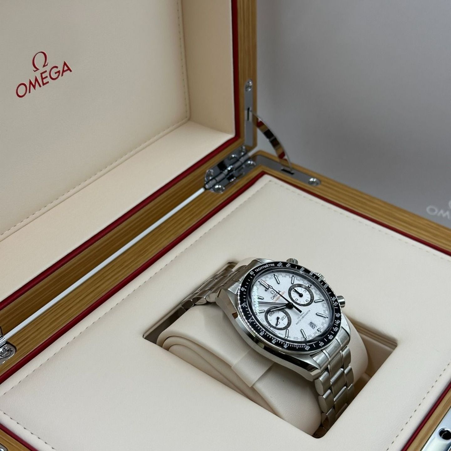 Omega Speedmaster Racing 329.30.44.51.04.001 (2024) - White dial 44 mm Steel case (3/8)