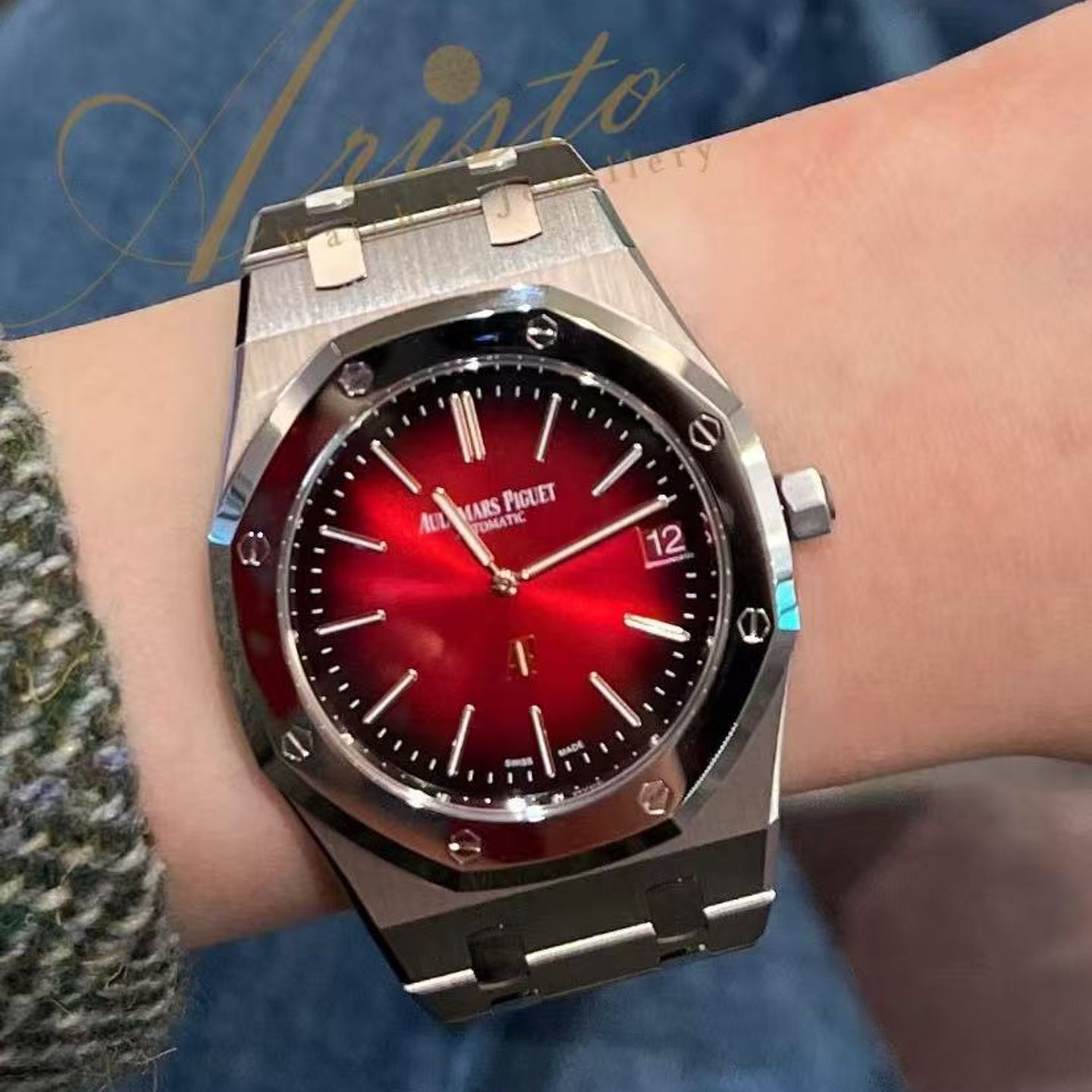 Audemars Piguet Royal Oak Jumbo 16202XT.OO.1240XT.01 (2025) - Red dial 39 mm Titanium case (1/4)