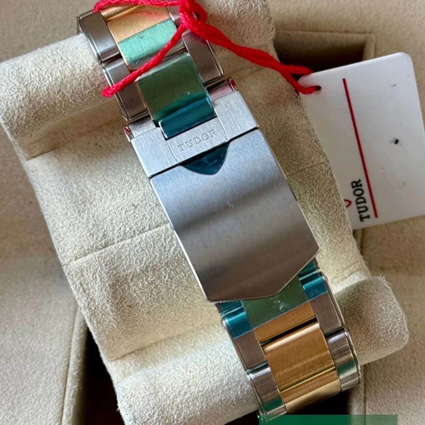 Tudor Black Bay GMT 79833MN (2026) - Black dial 41 mm Steel case (6/7)