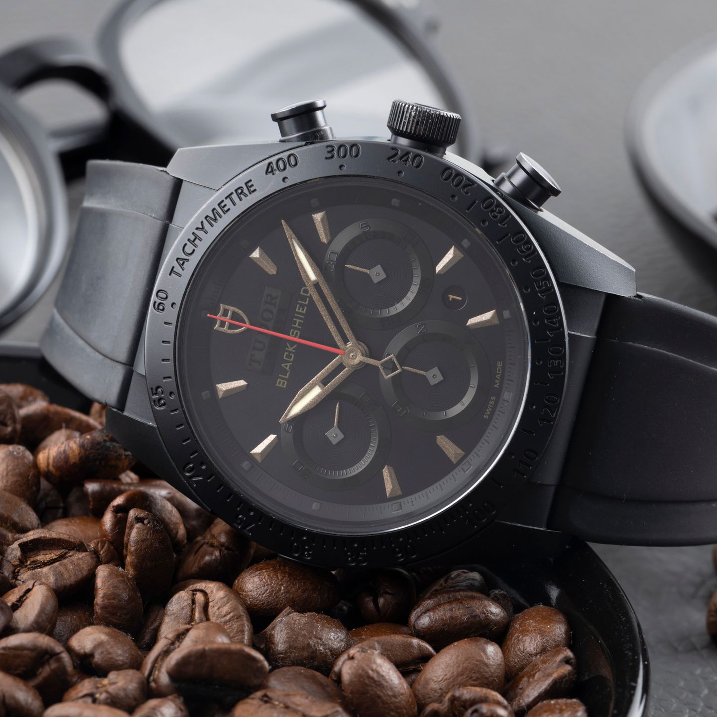 Tudor Fastrider Black Shield 42000CN (2018) - Zwart wijzerplaat 42mm Staal (2/8)