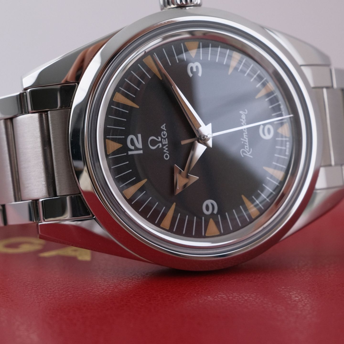 Omega Seamaster Railmaster 220.10.38.20.01.002 - (2/8)
