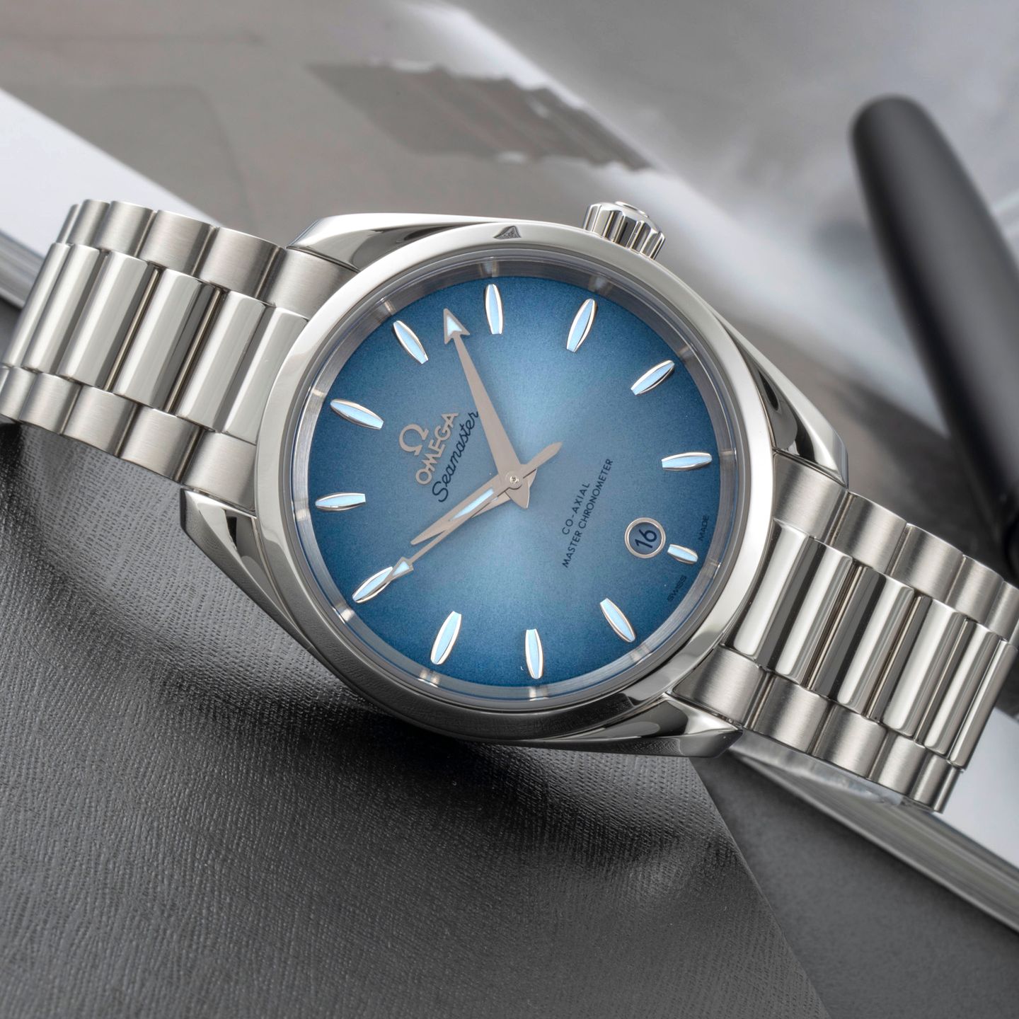 Omega Seamaster Aqua Terra 220.10.38.20.03.004 (Unknown (random serial)) - Blue dial 38 mm Steel case (2/8)