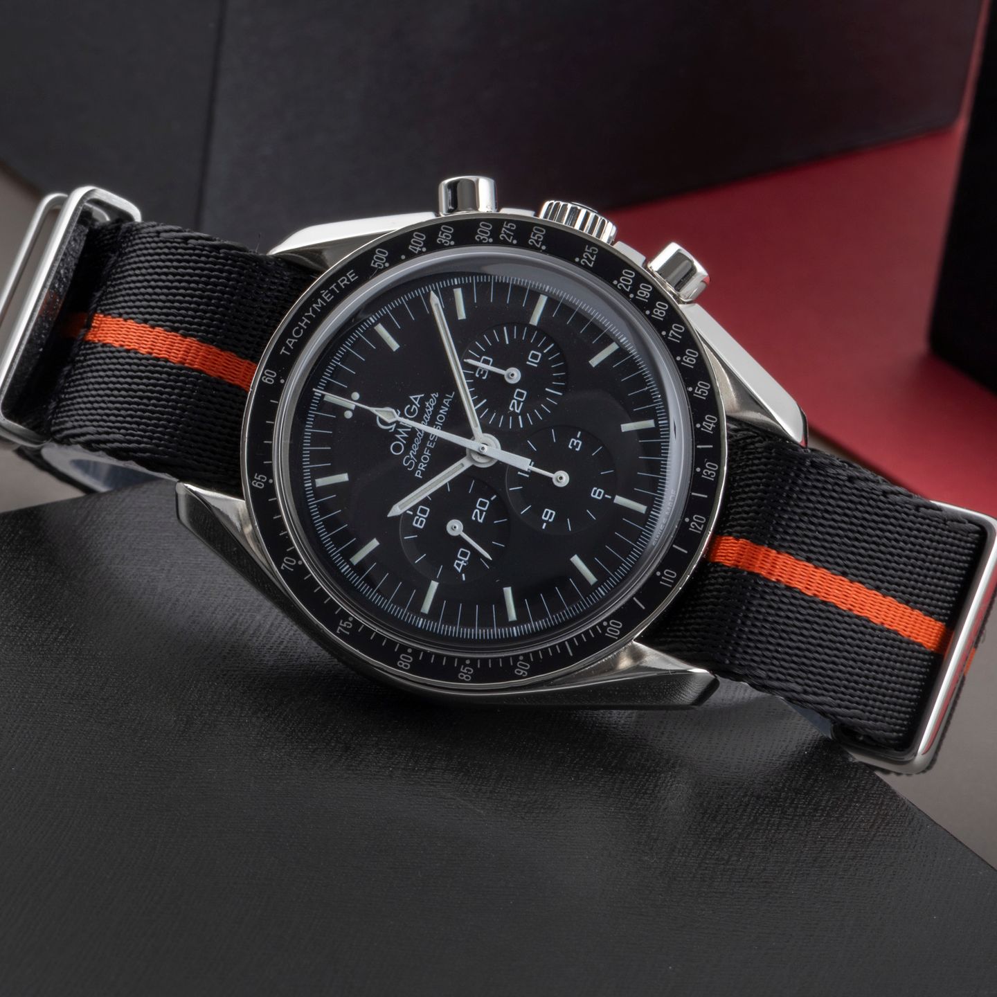 Omega Speedmaster Professional Moonwatch 3570.50.00 (2000) - Black dial 42 mm Steel case (2/8)