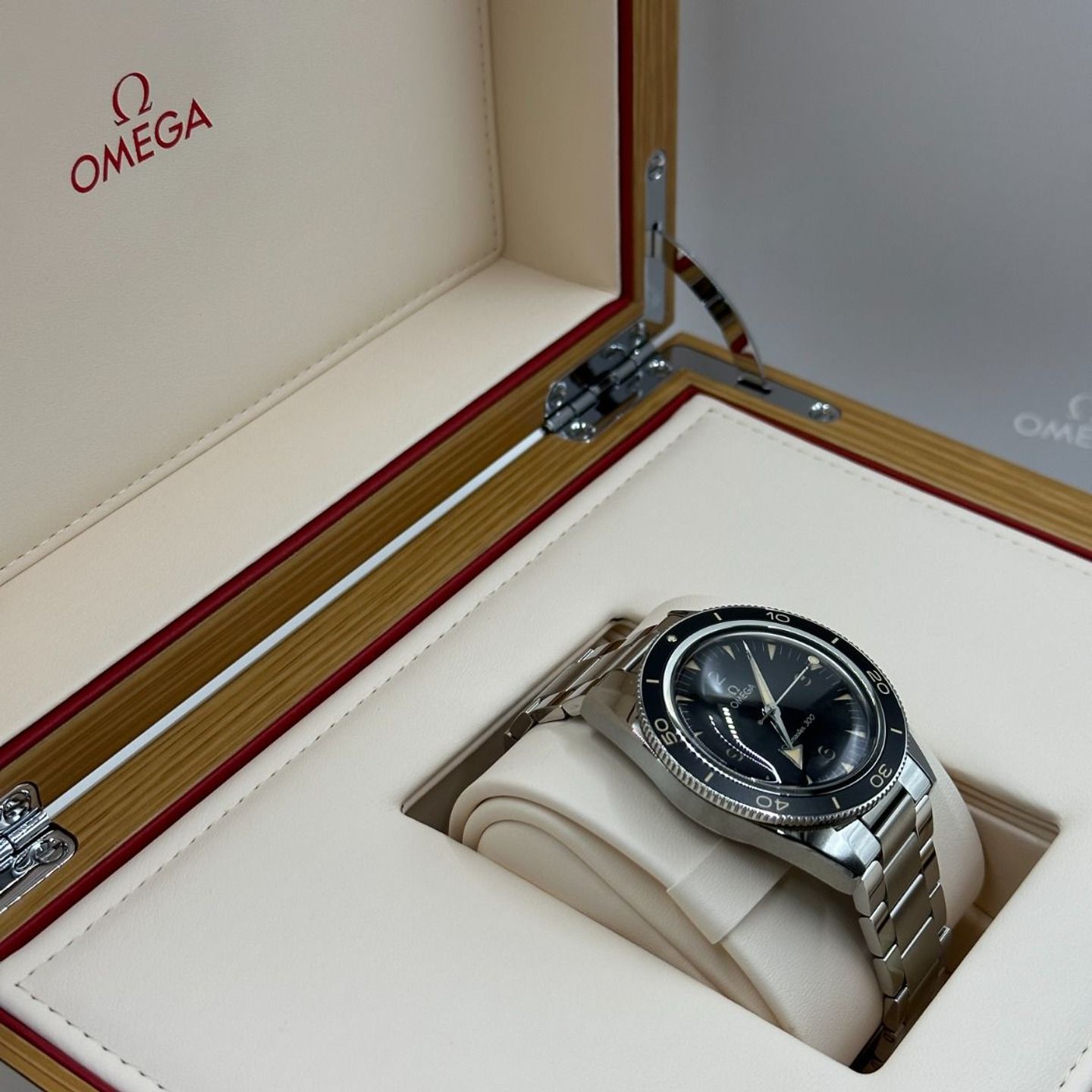 Omega Seamaster 300 234.30.41.21.01.001 (2024) - Zwart wijzerplaat 41mm Staal (3/8)