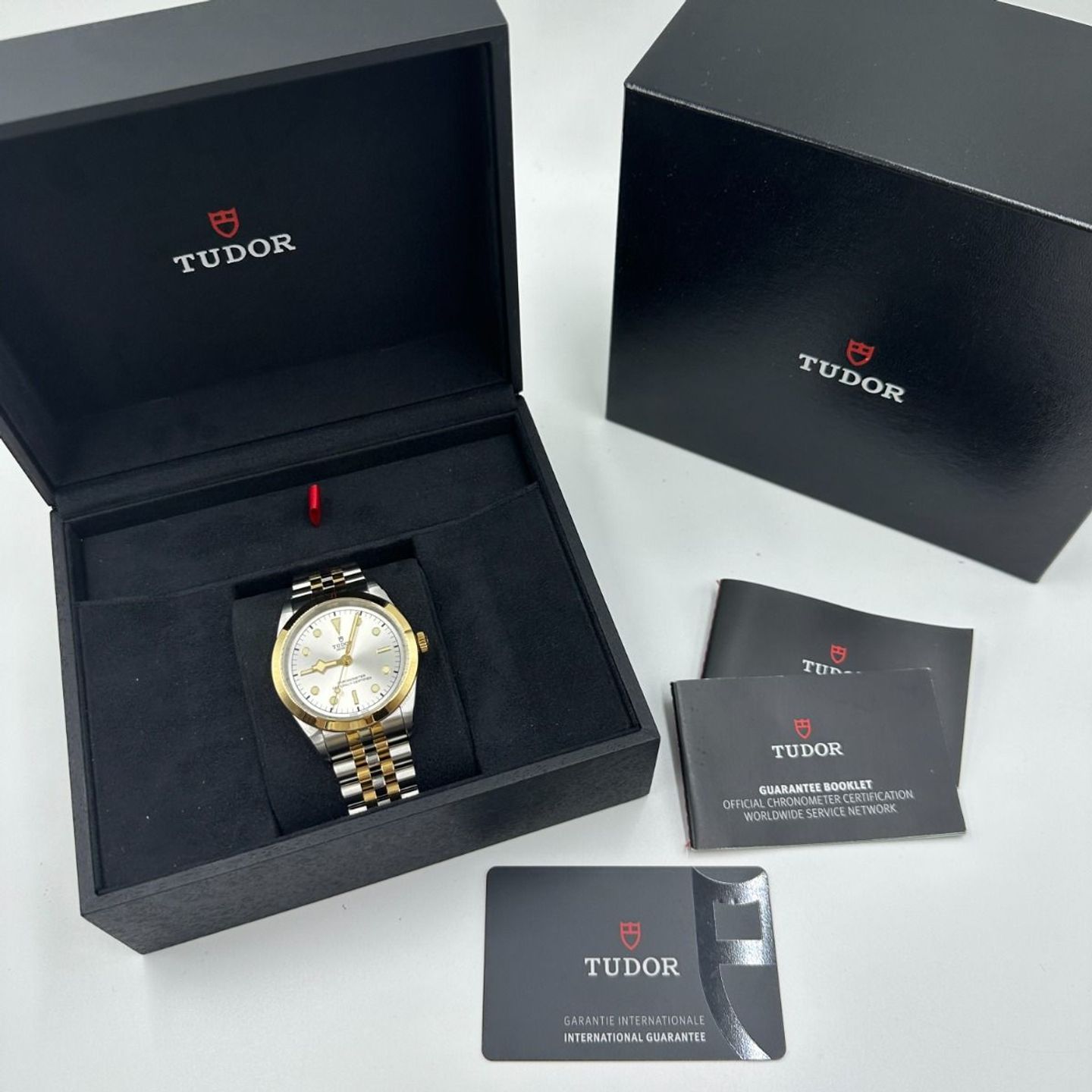 Tudor Black Bay S&G 79683-0002 (2024) - Zilver wijzerplaat 41mm Staal (2/8)