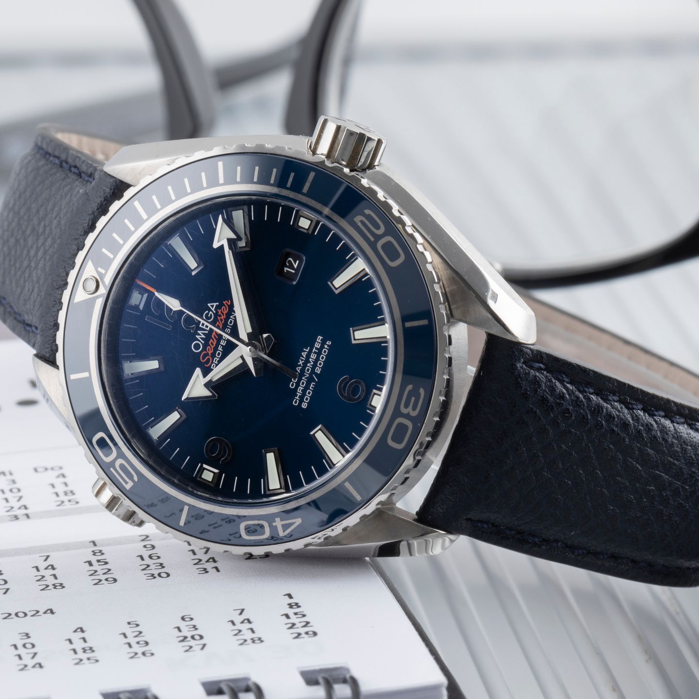 Omega Seamaster Planet Ocean 232.92.38.20.03.001 (Unknown (random serial)) - Blue dial 38 mm Titanium case (2/8)