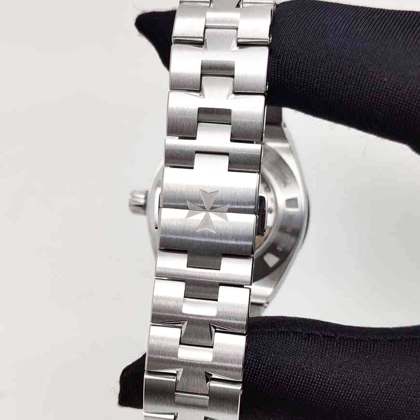 Vacheron Constantin Overseas 4600V/200A-B980 (2024) - Blauw wijzerplaat 35mm Staal (4/5)