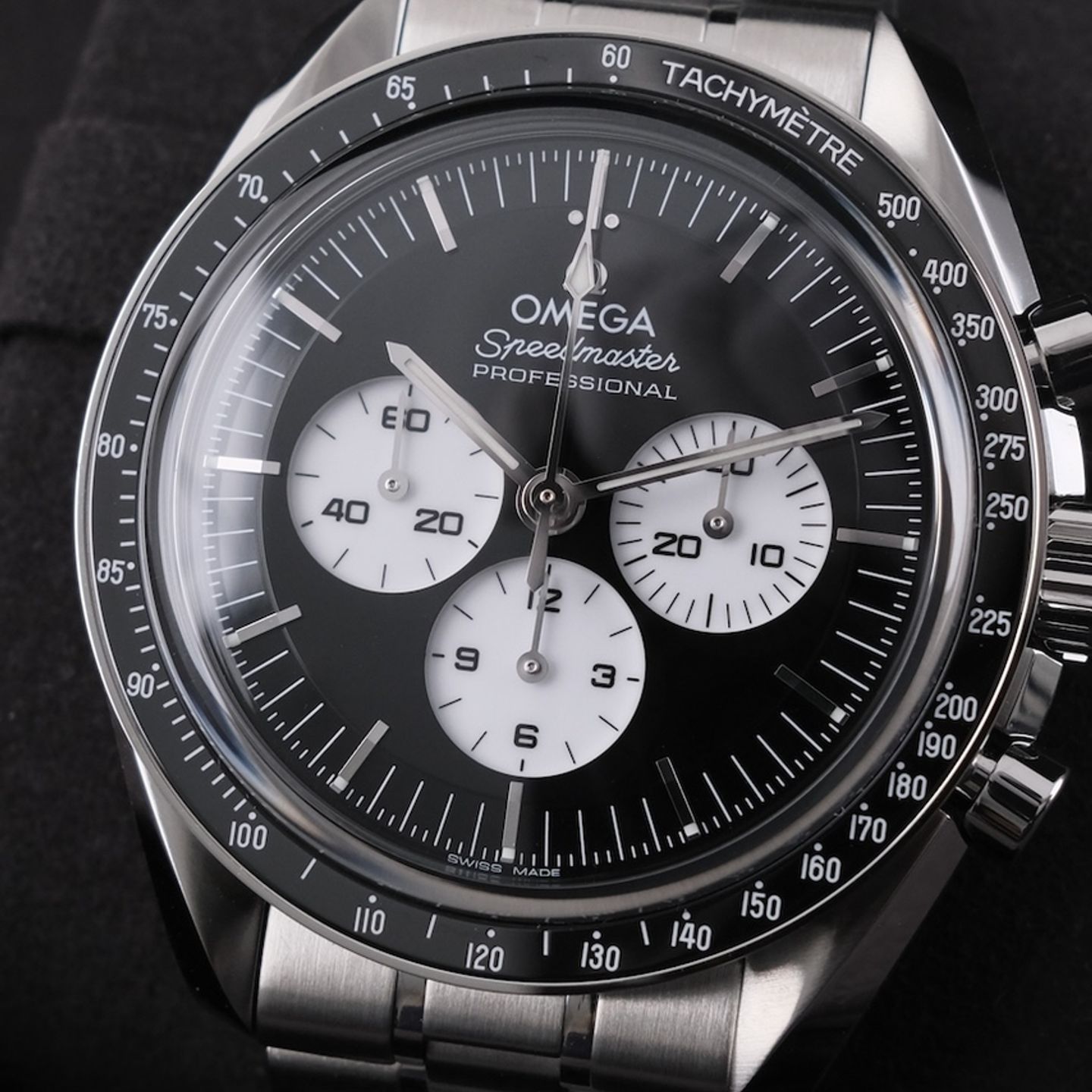 Omega Speedmaster Professional Moonwatch 310.30.42.50.01.004 (2026) - Black dial 42 mm Steel case (2/8)