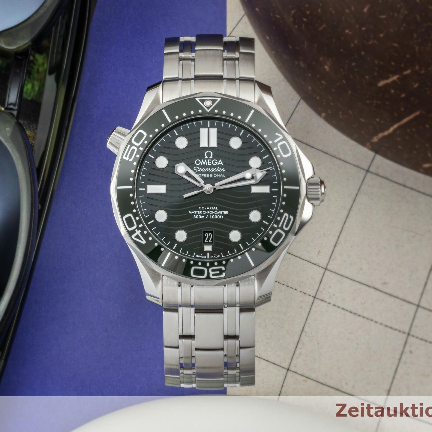 Omega Seamaster Diver 300 M 210.30.42.20.10.001 (Unknown (random serial)) - Green dial 42 mm Steel case (2/8)