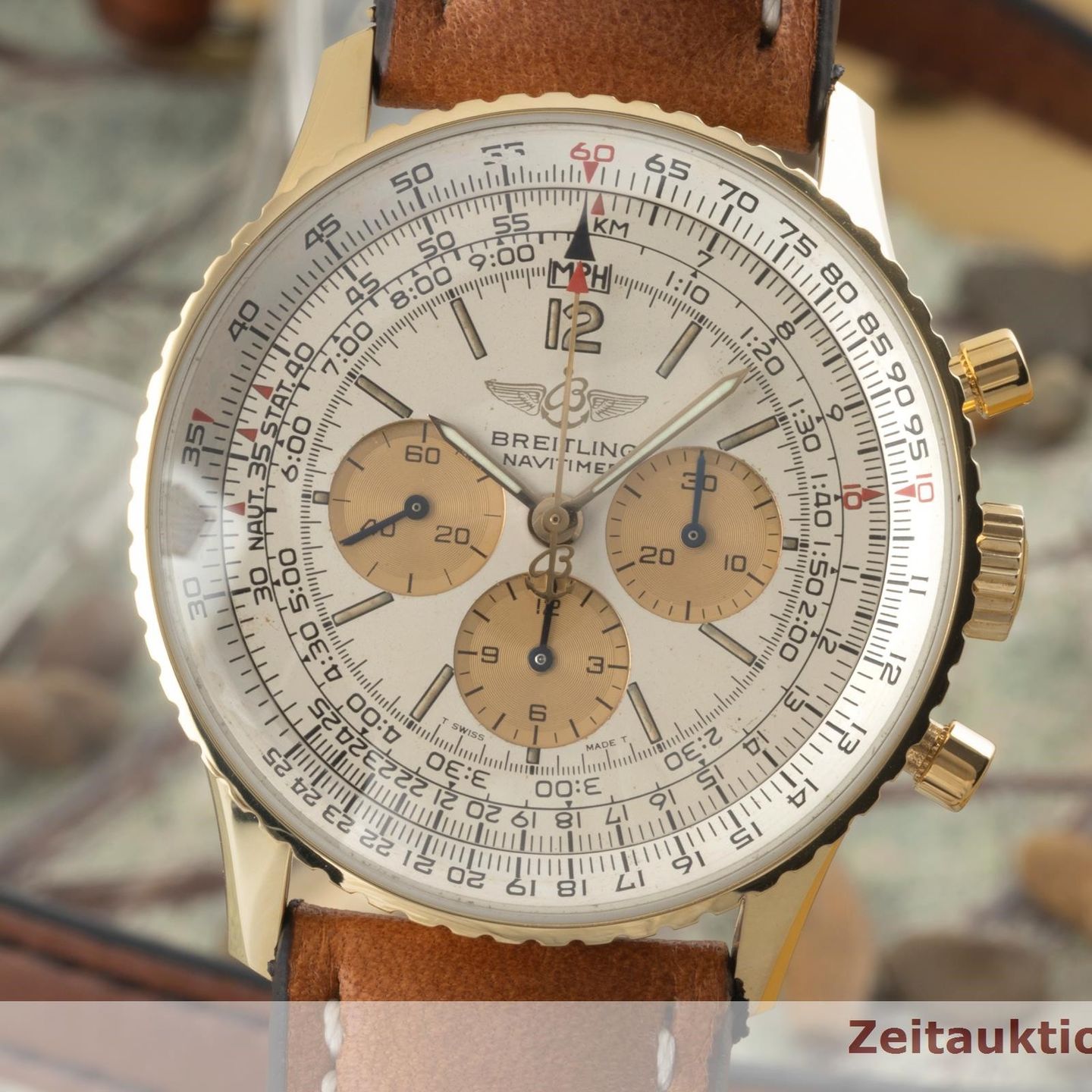 Breitling Navitimer Cosmonaute 81600 (1990) - Black dial 41 mm Yellow Gold case (3/8)