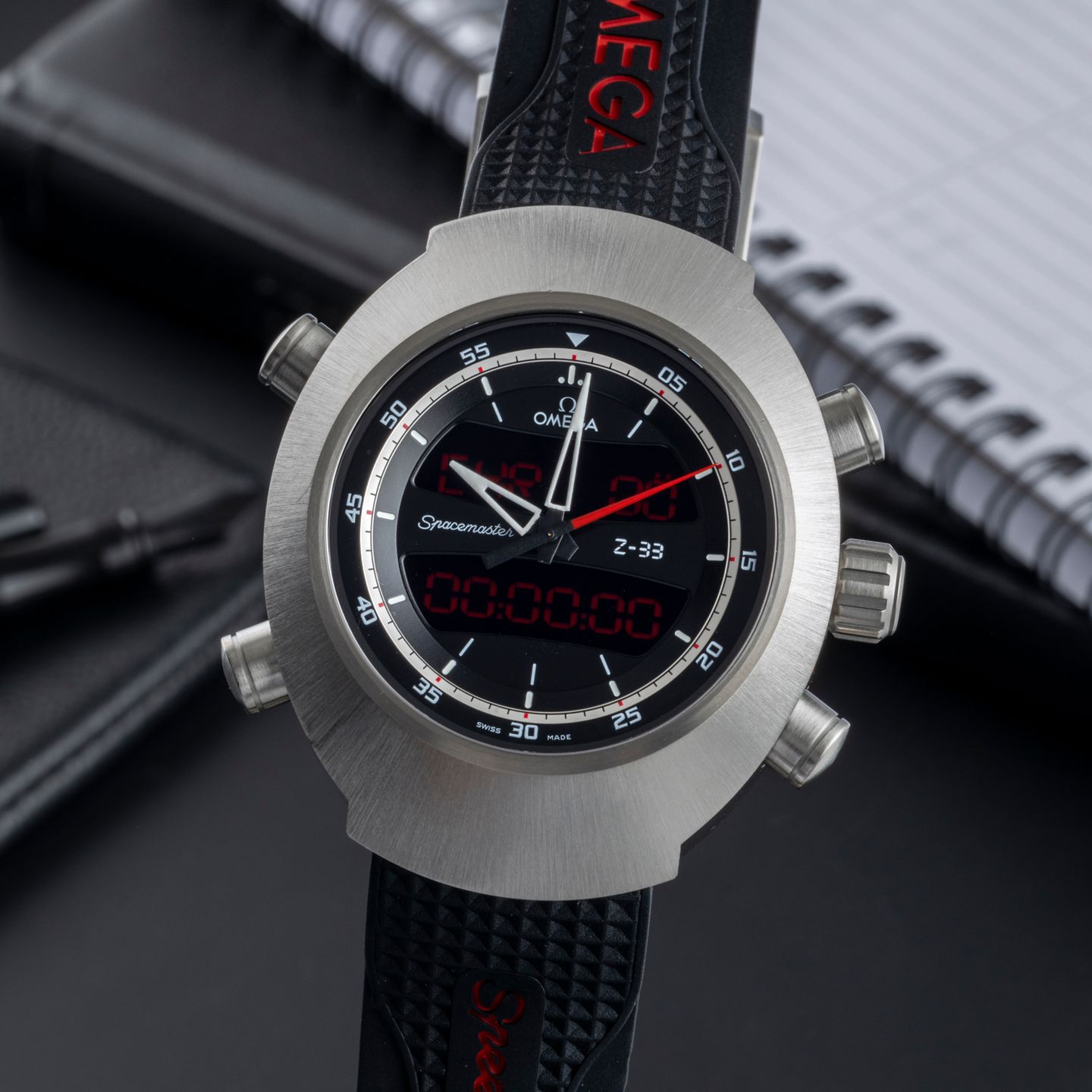 Omega Speedmaster Spacemaster Z-33 325.92.43.79.01.001 (Unknown (random serial)) - Black dial 43 mm Titanium case (3/8)