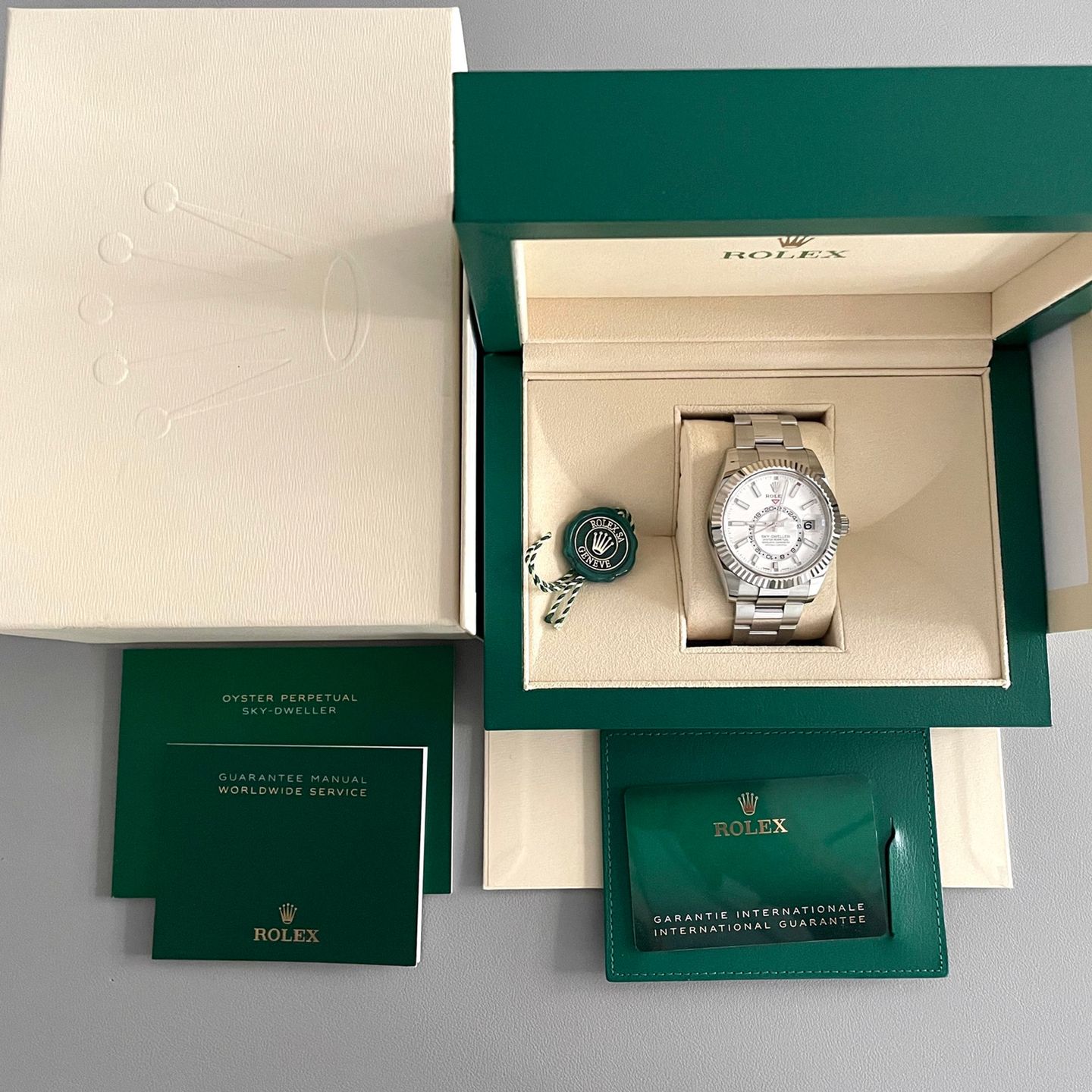 Rolex Sky-Dweller 326934 (2021) - White dial 42 mm Steel case (2/7)