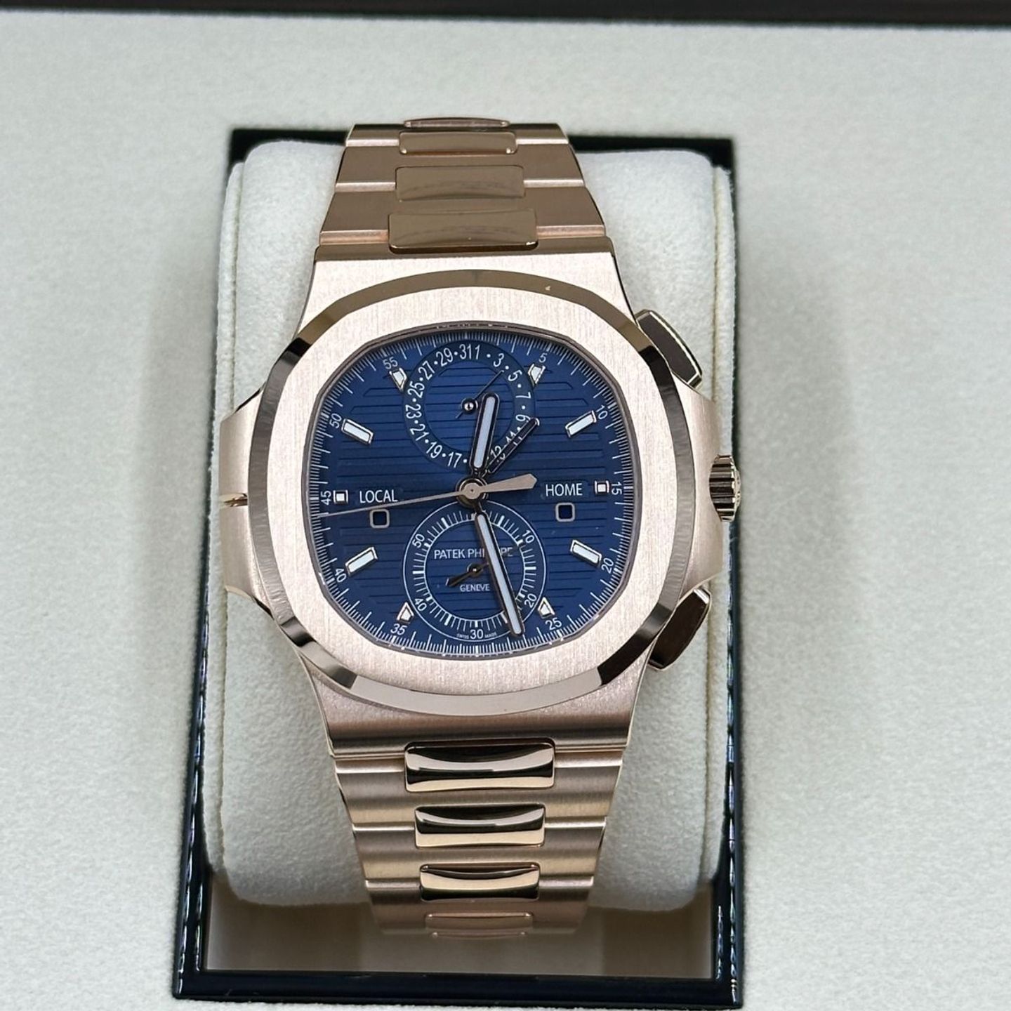 Patek Philippe Nautilus 5990/1R-001 (2024) - Blue dial 40 mm Rose Gold case (6/8)