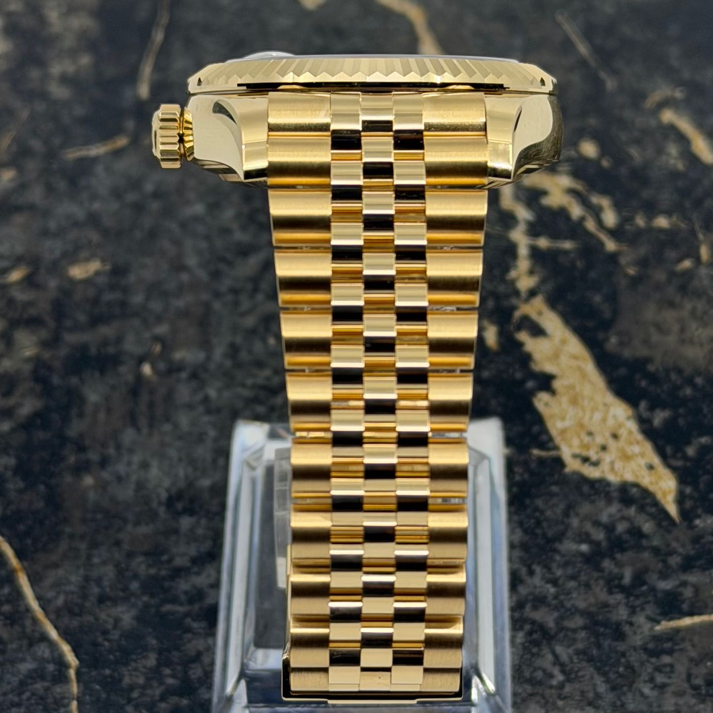 Rolex Sky-Dweller 336938 (2026) - Green dial 42 mm Yellow Gold case (8/8)