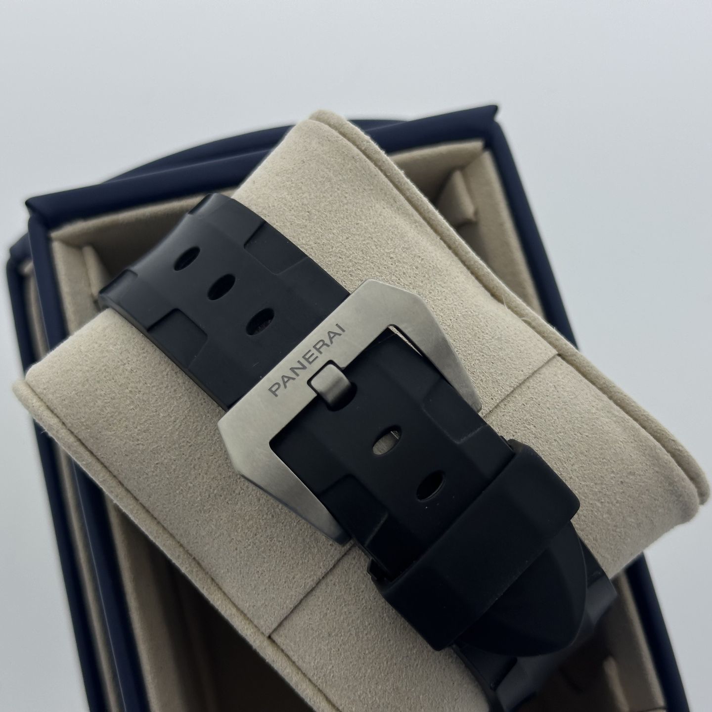 Panerai Luminor Submersible 1950 3 Days Automatic PAM02305 (2023) - Black dial 47 mm Titanium case (5/8)