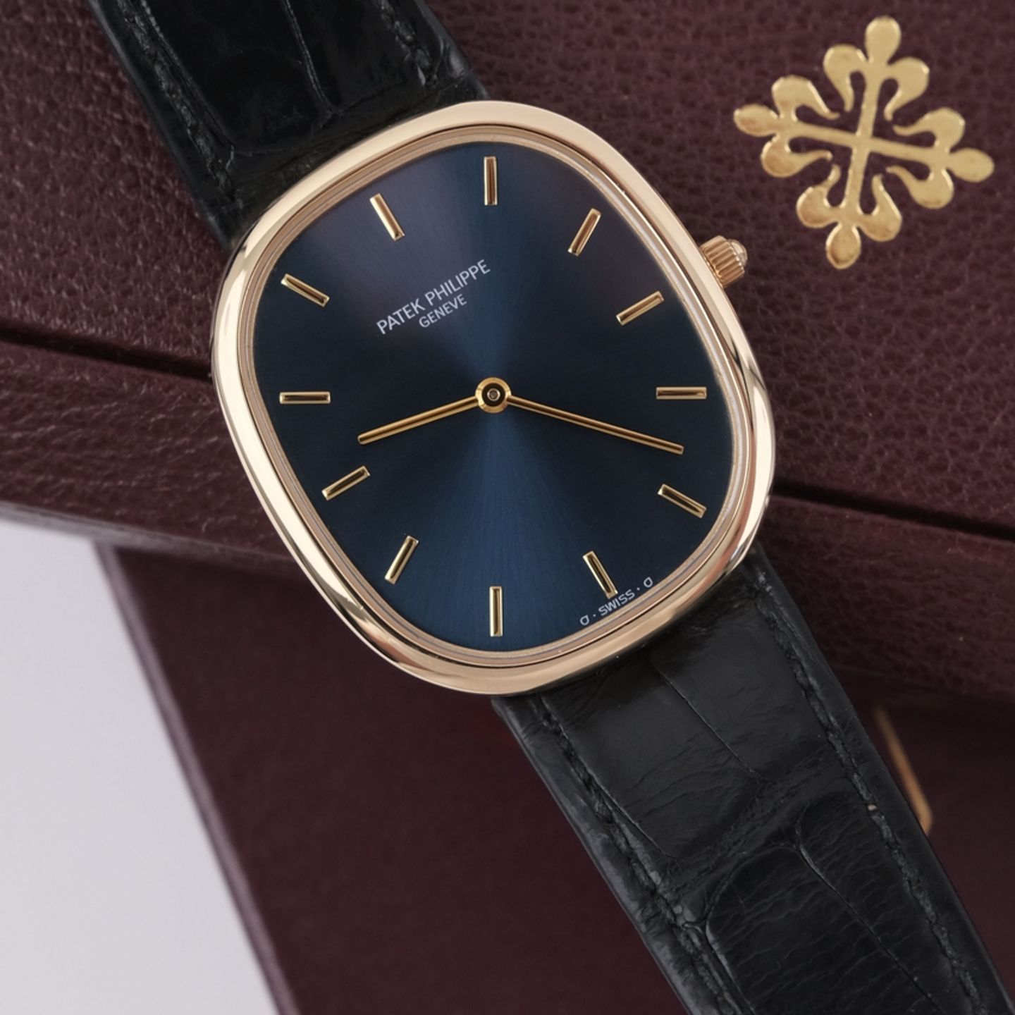 Patek Philippe Golden Ellipse 3738 (Unknown (random serial)) - 31 mm (1/8)