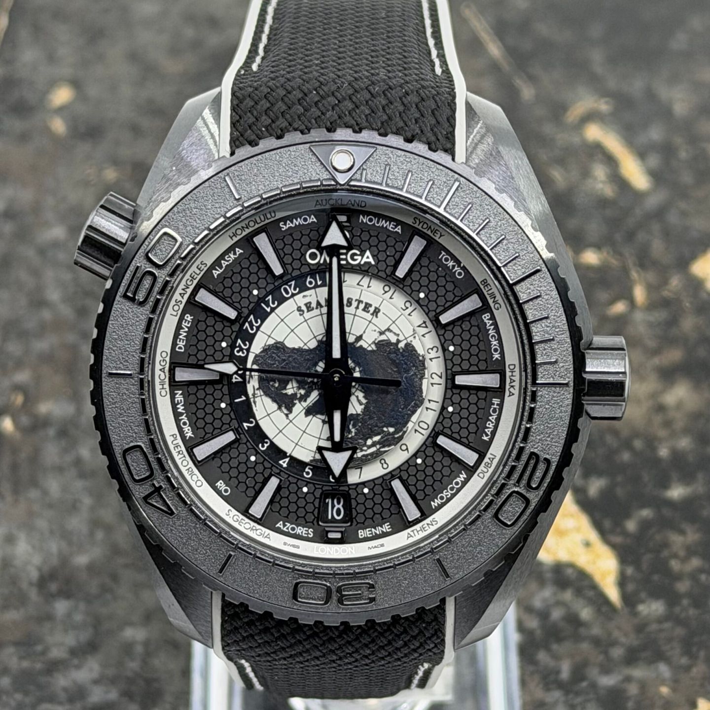 Omega Seamaster Planet Ocean 215.92.46.22.01.007 (2026) - Black dial 46 mm Ceramic case (2/8)