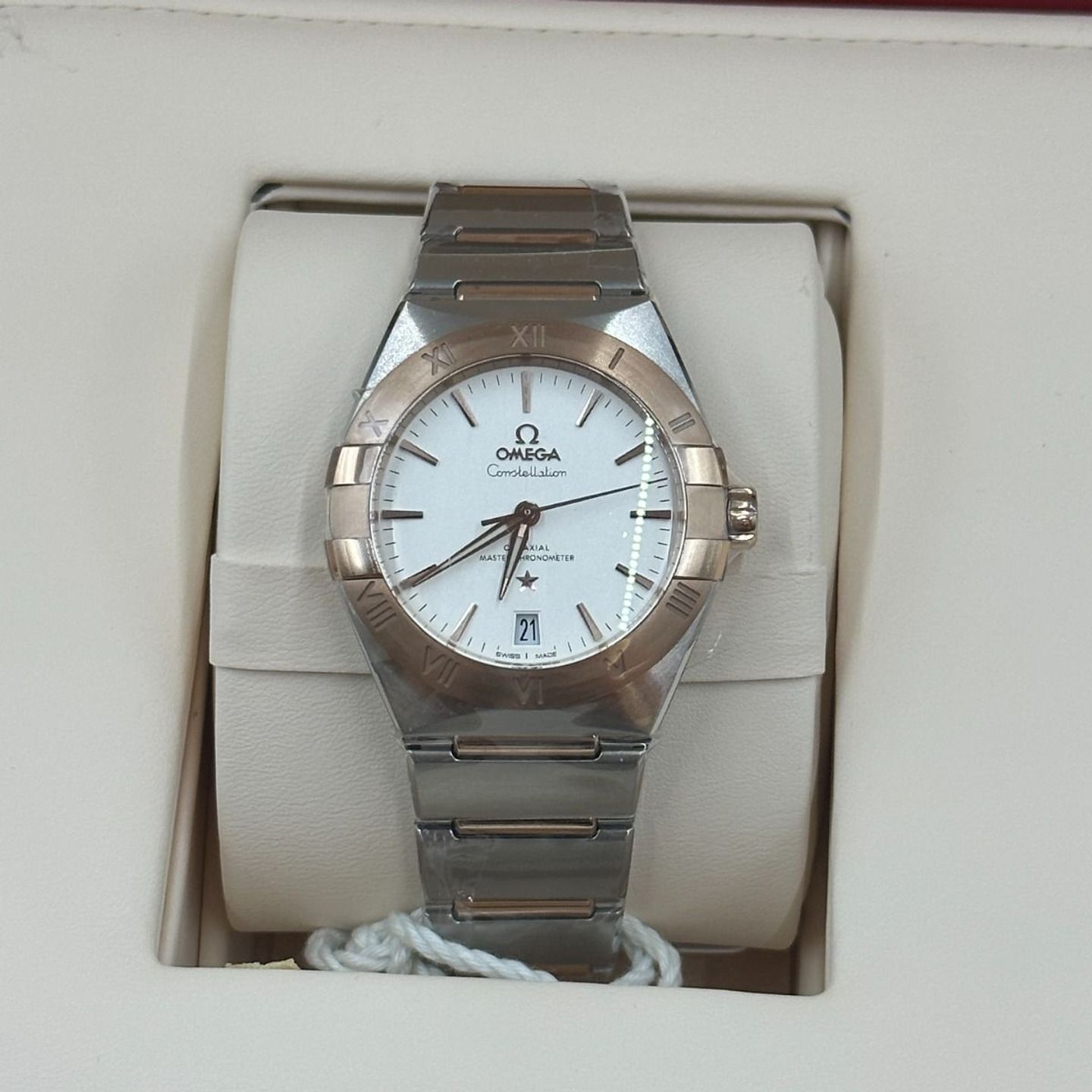 Omega Constellation 131.20.36.20.02.001 (2024) - Silver dial 36 mm Steel case (5/8)