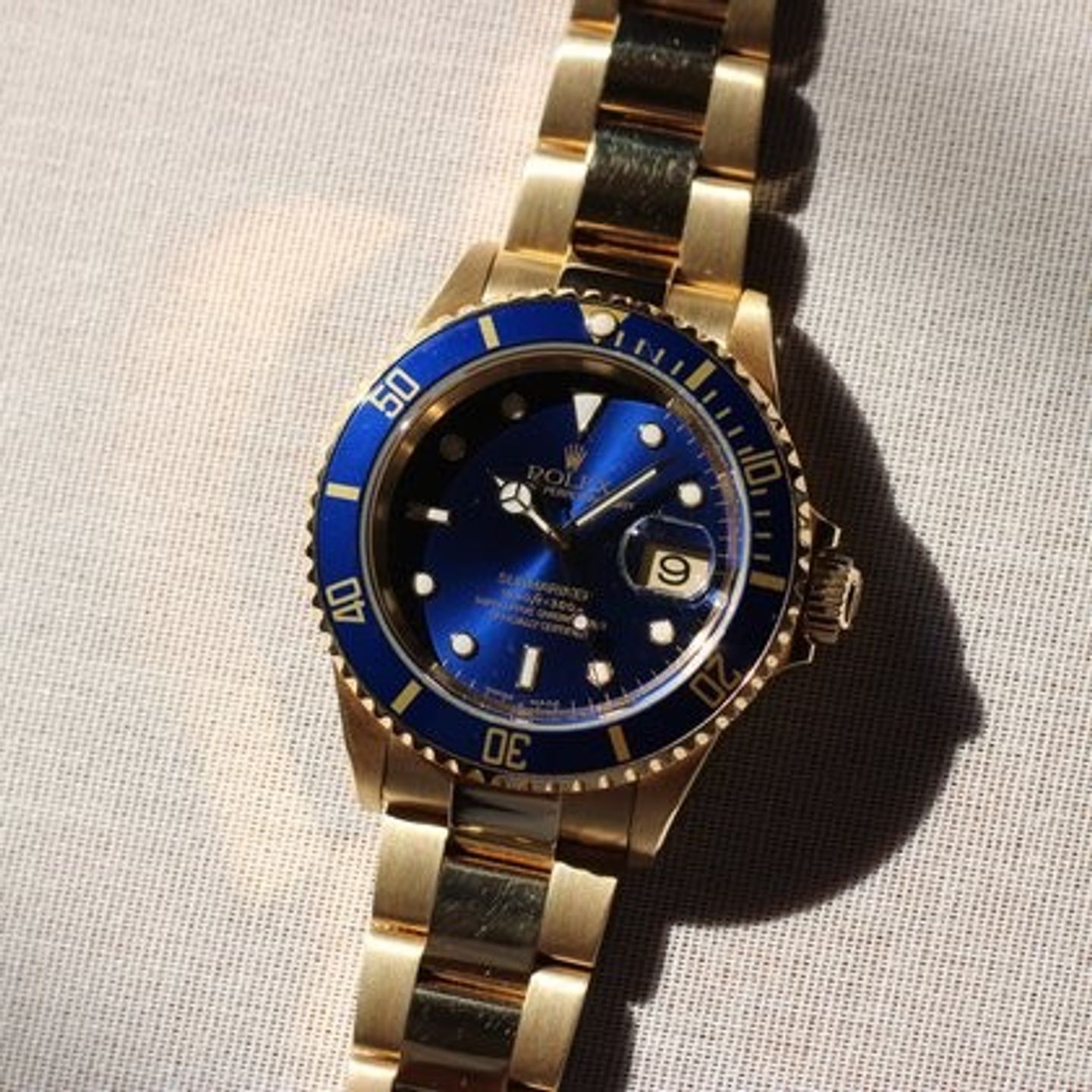 Rolex Submariner Date 16618 (2005) - Blue dial 40 mm Yellow Gold case (1/7)