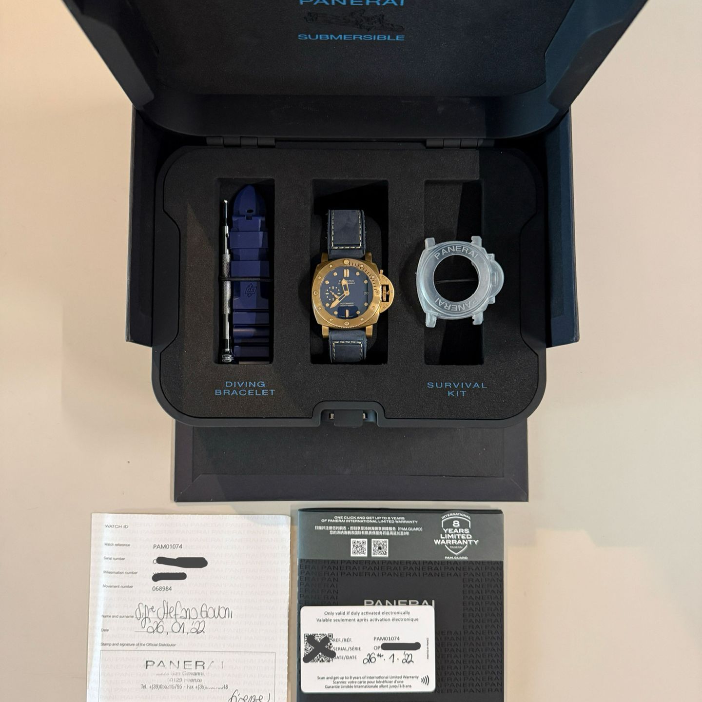 Panerai Submersible PAM 01074 (2022) - Blue dial 42 mm Bronze case (2/2)