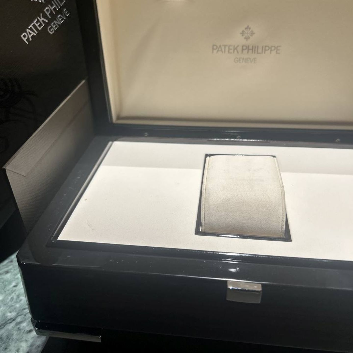 Patek Philippe Calatrava 5296G - (7/7)